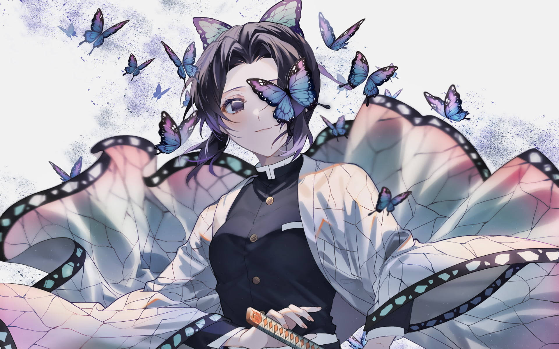 Shinobu PFP с лилави и сини пеперуди от Demon Slayer Тапет