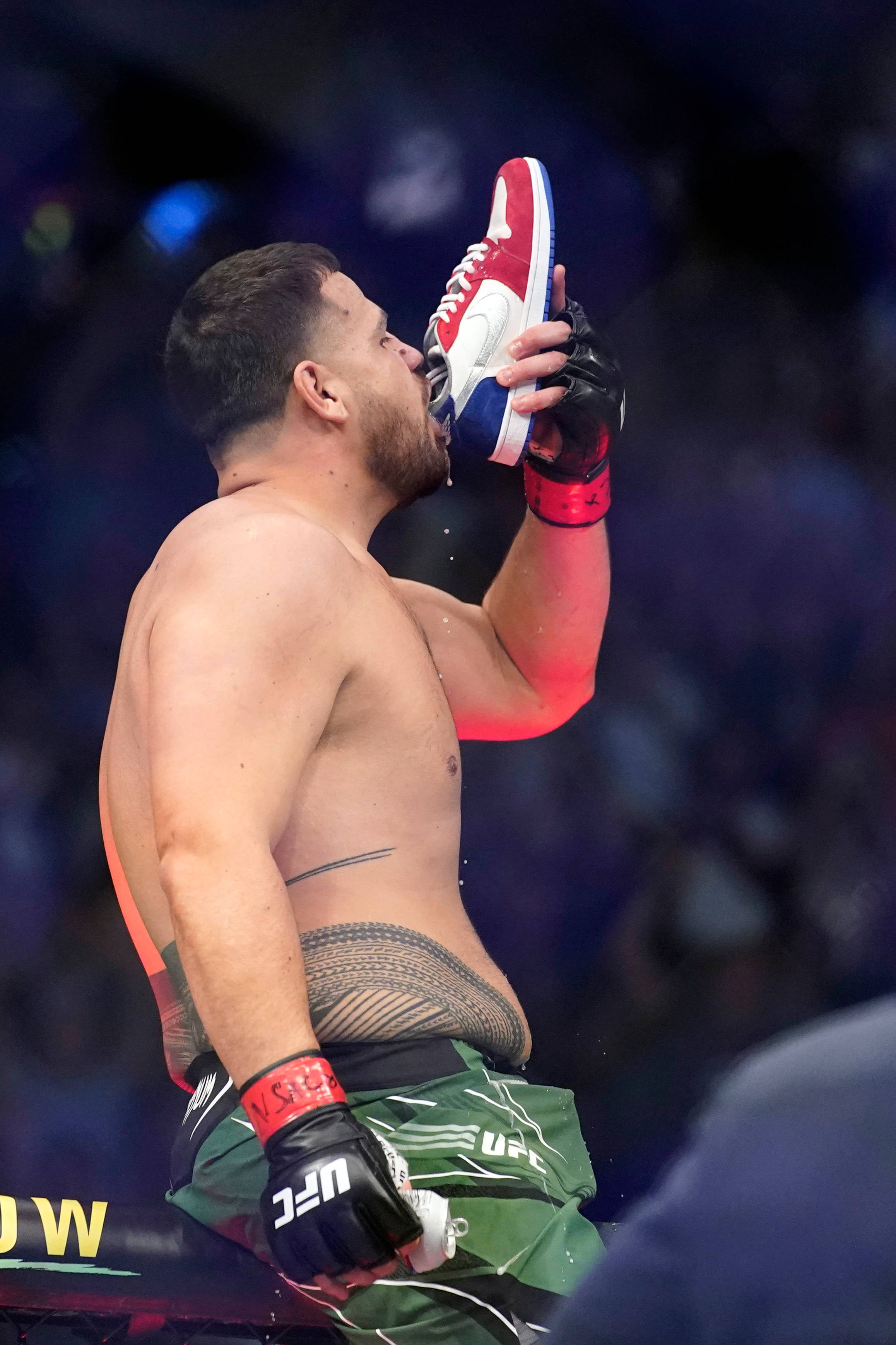 Side Photo Of Tai Tuivasa Drinking From Shoe Тапет
