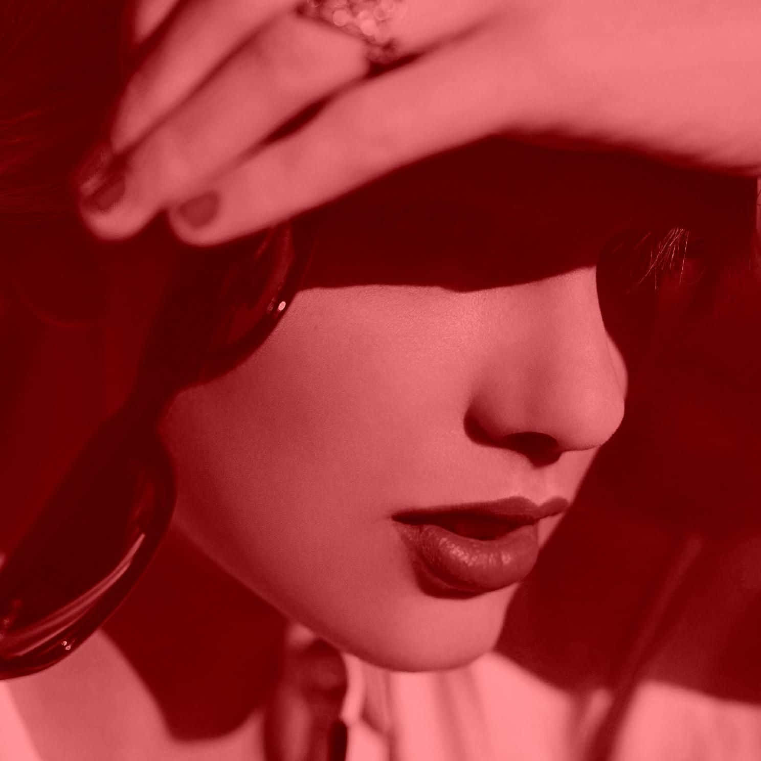 Taylor Swift представя обложката на презаписания си албум „Red Taylor’s Version“ (Червената версия на Тейлър) Тапет