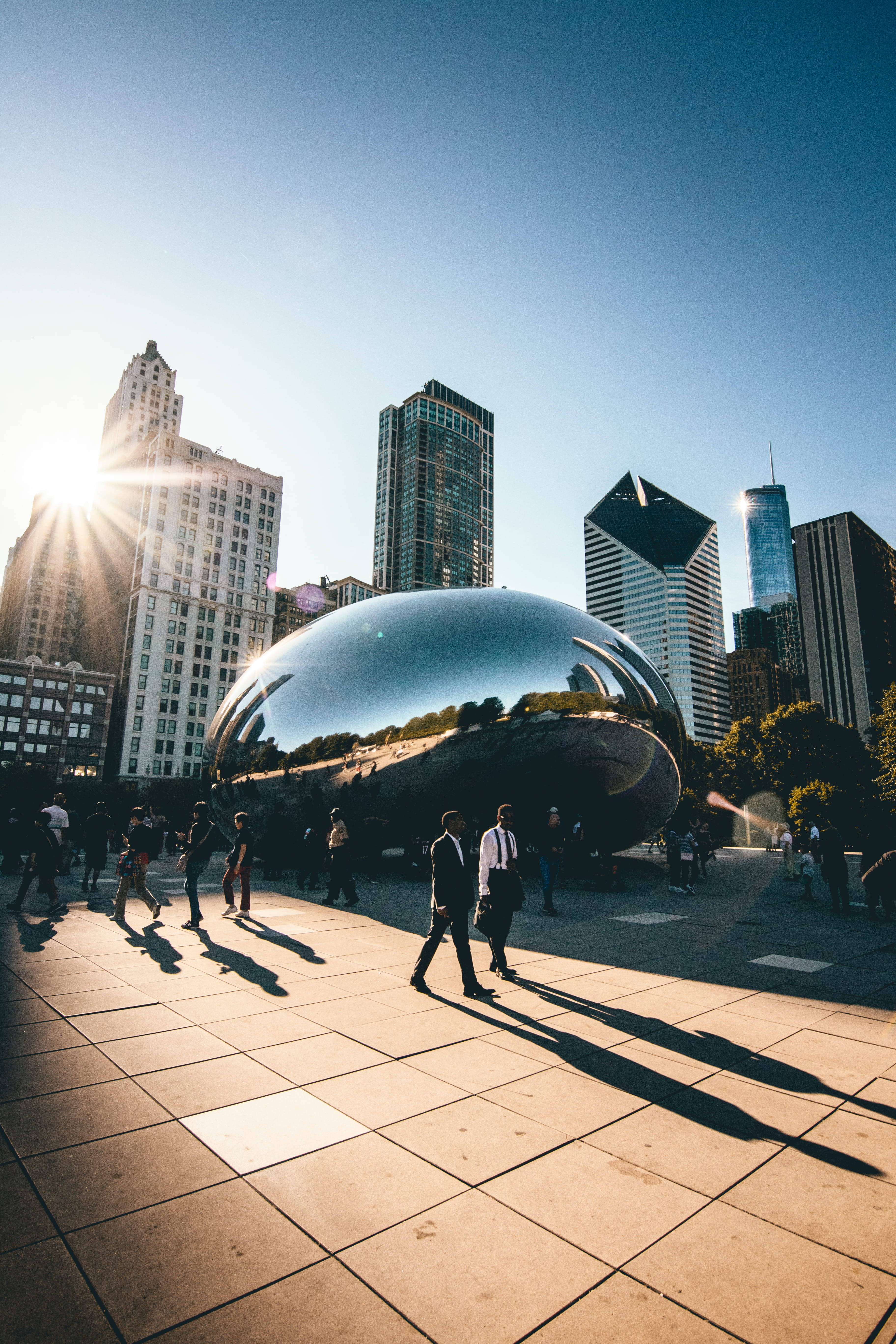 Слънчево в The Bean Чикаго Тапет