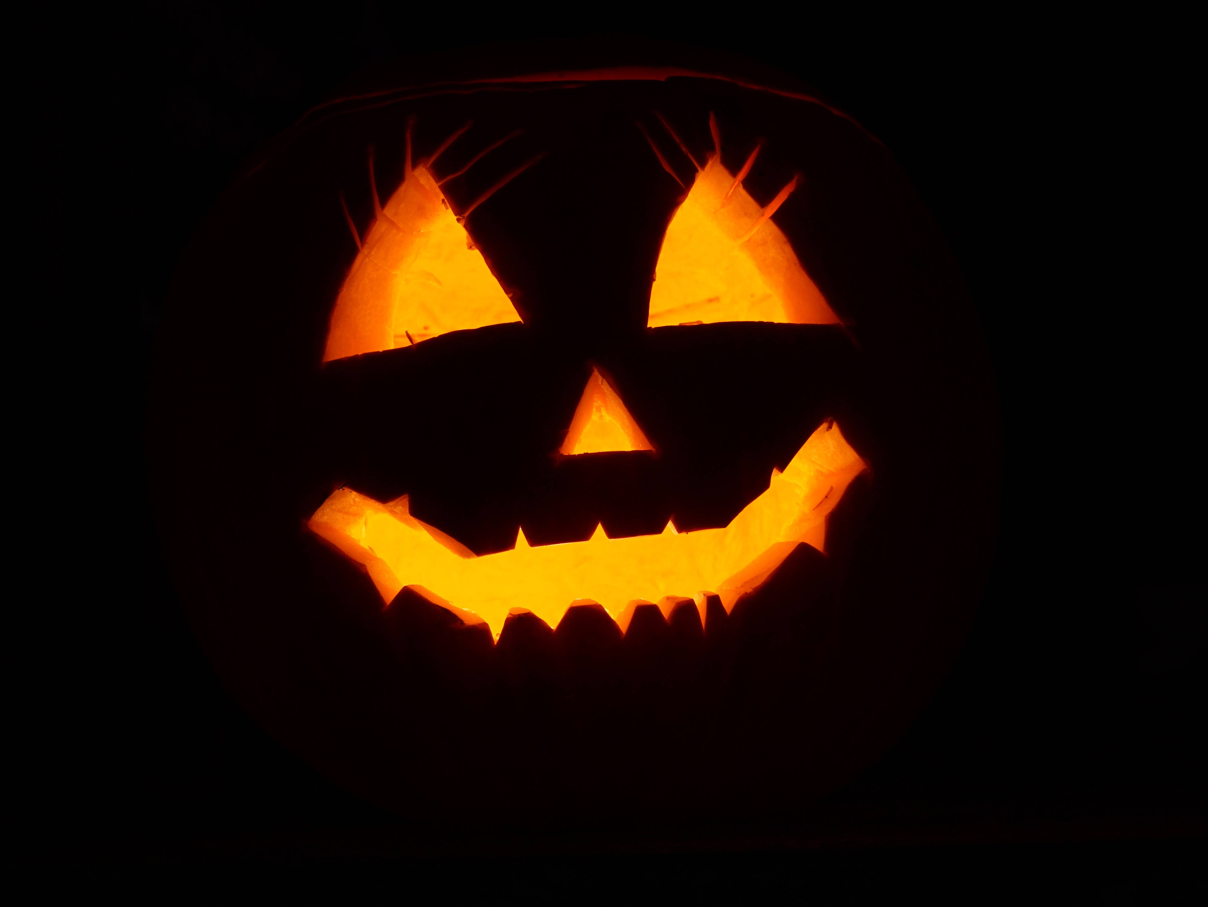 Trick or Treat - Празнувайте Хелоуин с черна тиква Тапет