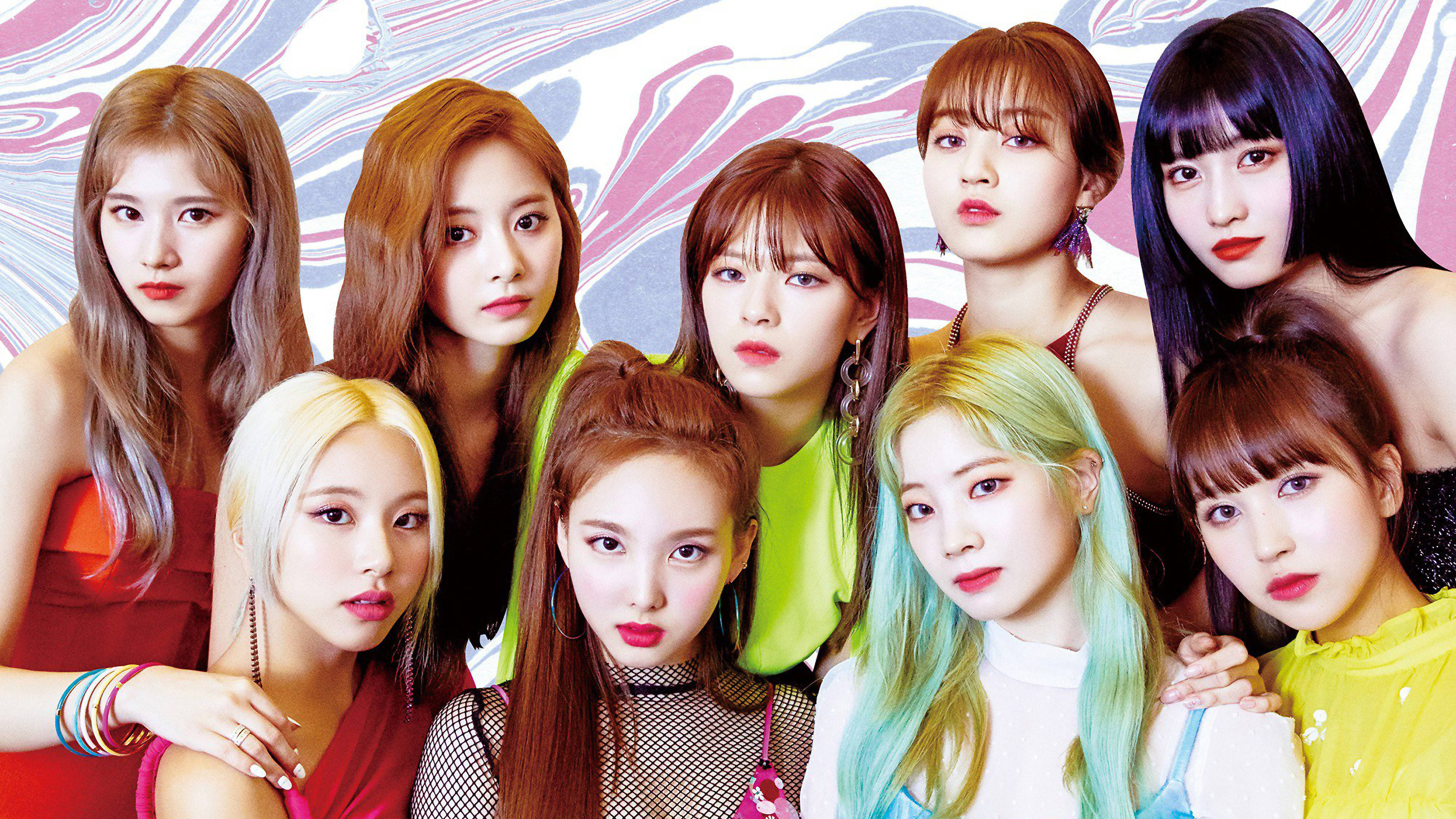 Twice 4K на абстрактен фон Тапет