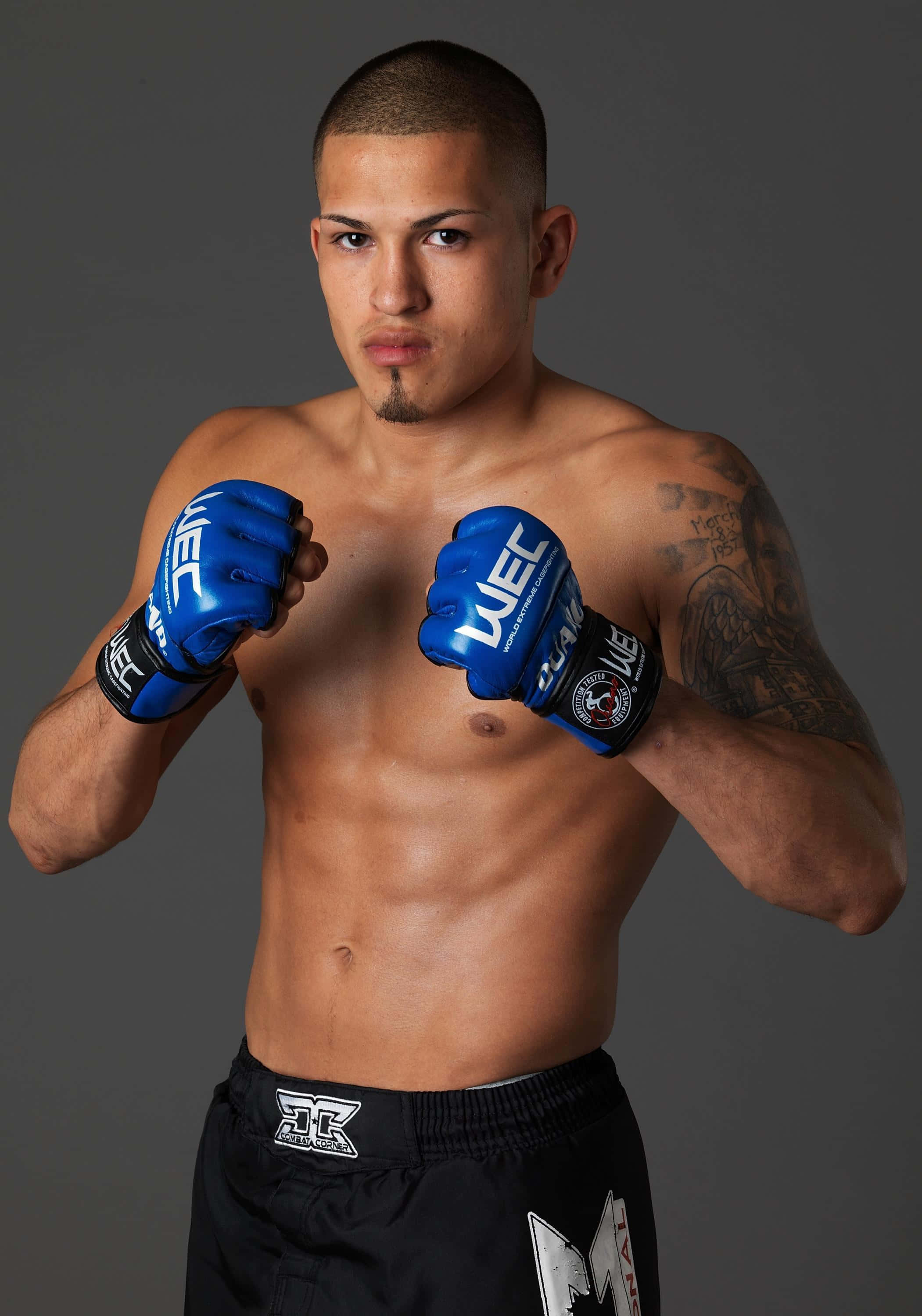 Горещ латиноамерикански UFC боец Антони Пети Тапет