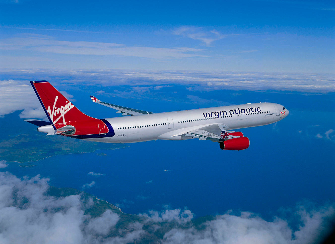 Излитане на самолет Virgin Atlantic Тапет