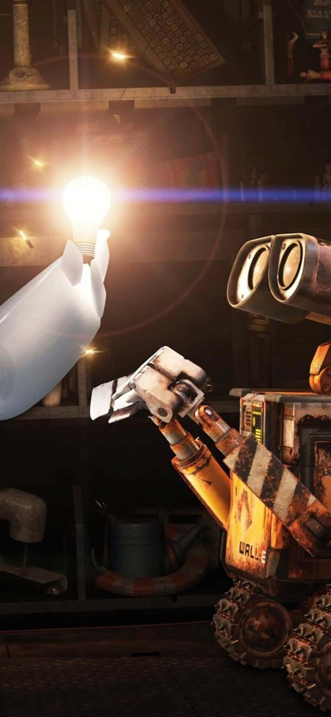 Wall E гледа крушка Тапет