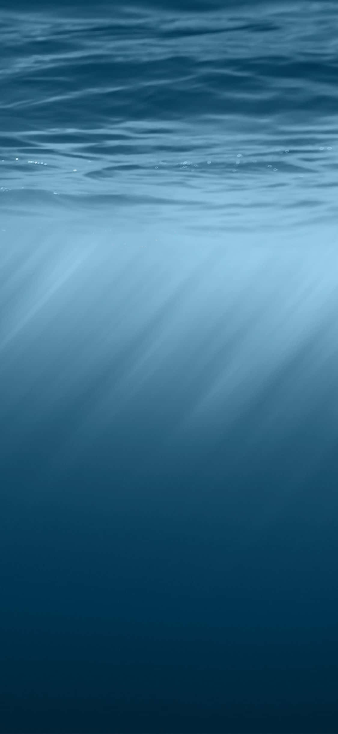 Следете последна технология с този стилен Water iPhone. Тапет