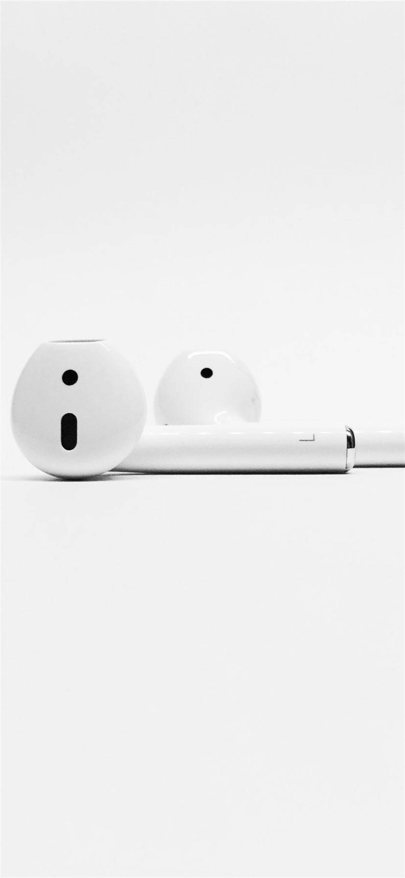 White iPhone AirPods Тапет