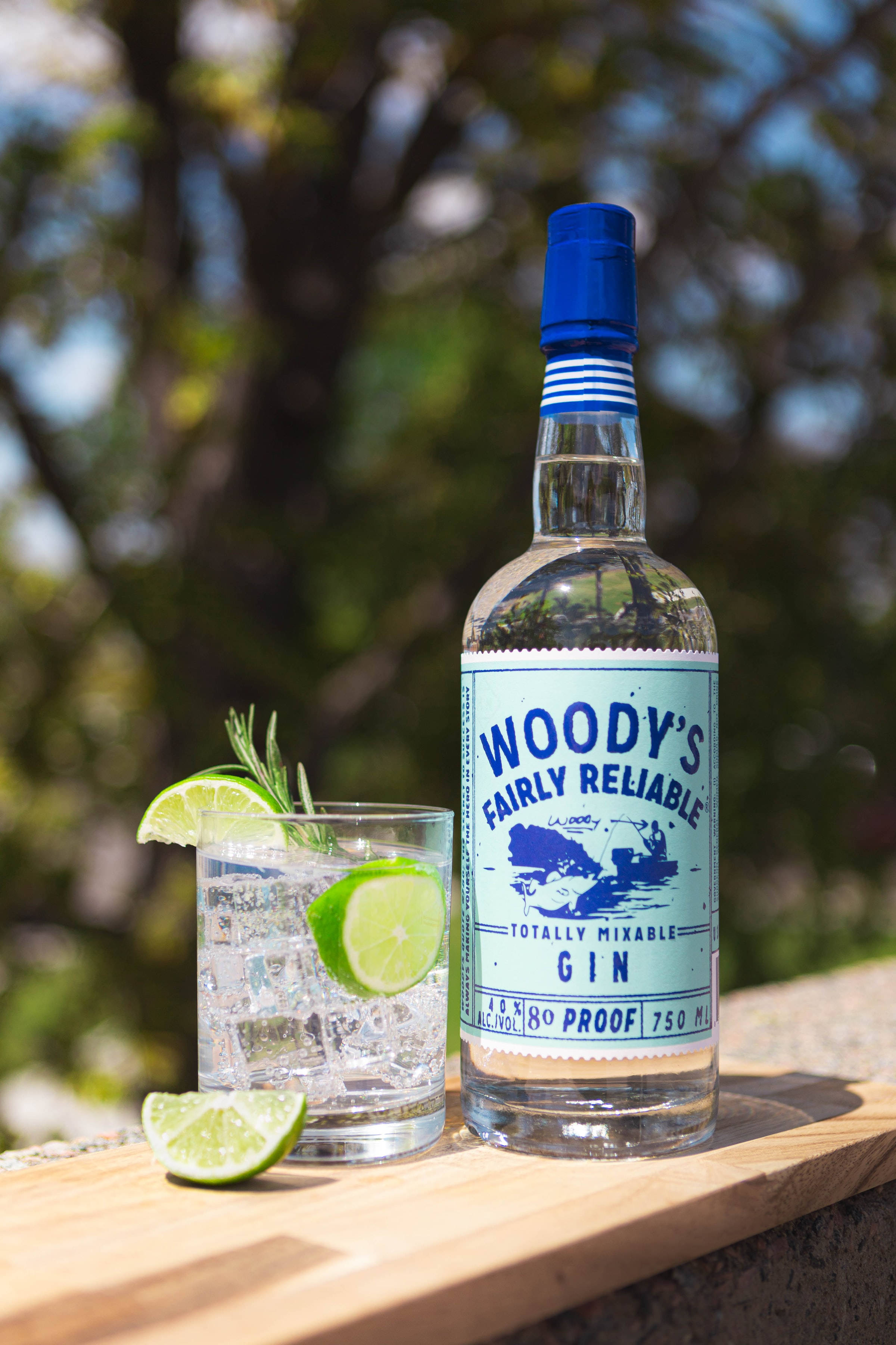 Woody’s Gin Тапет
