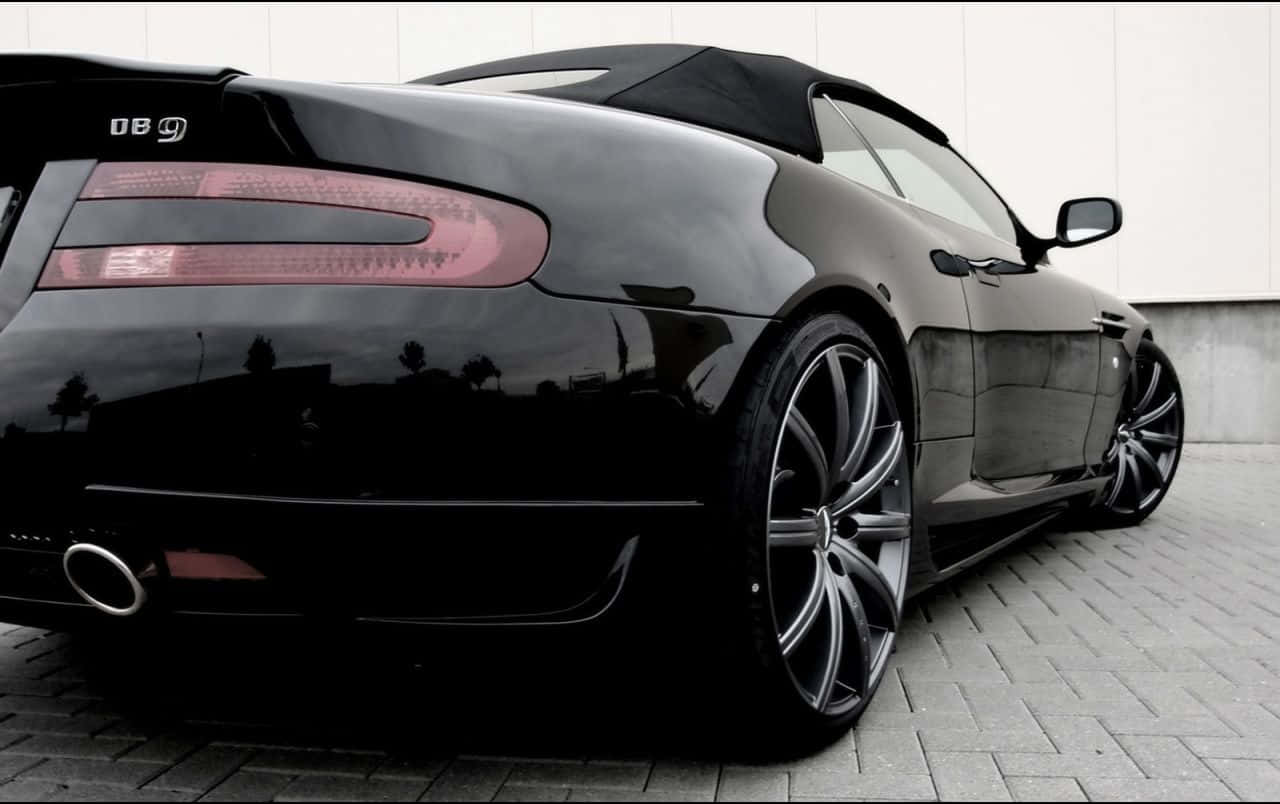 Впечатлящ Сребрист Aston Martin DB9 на Пътя Тапет