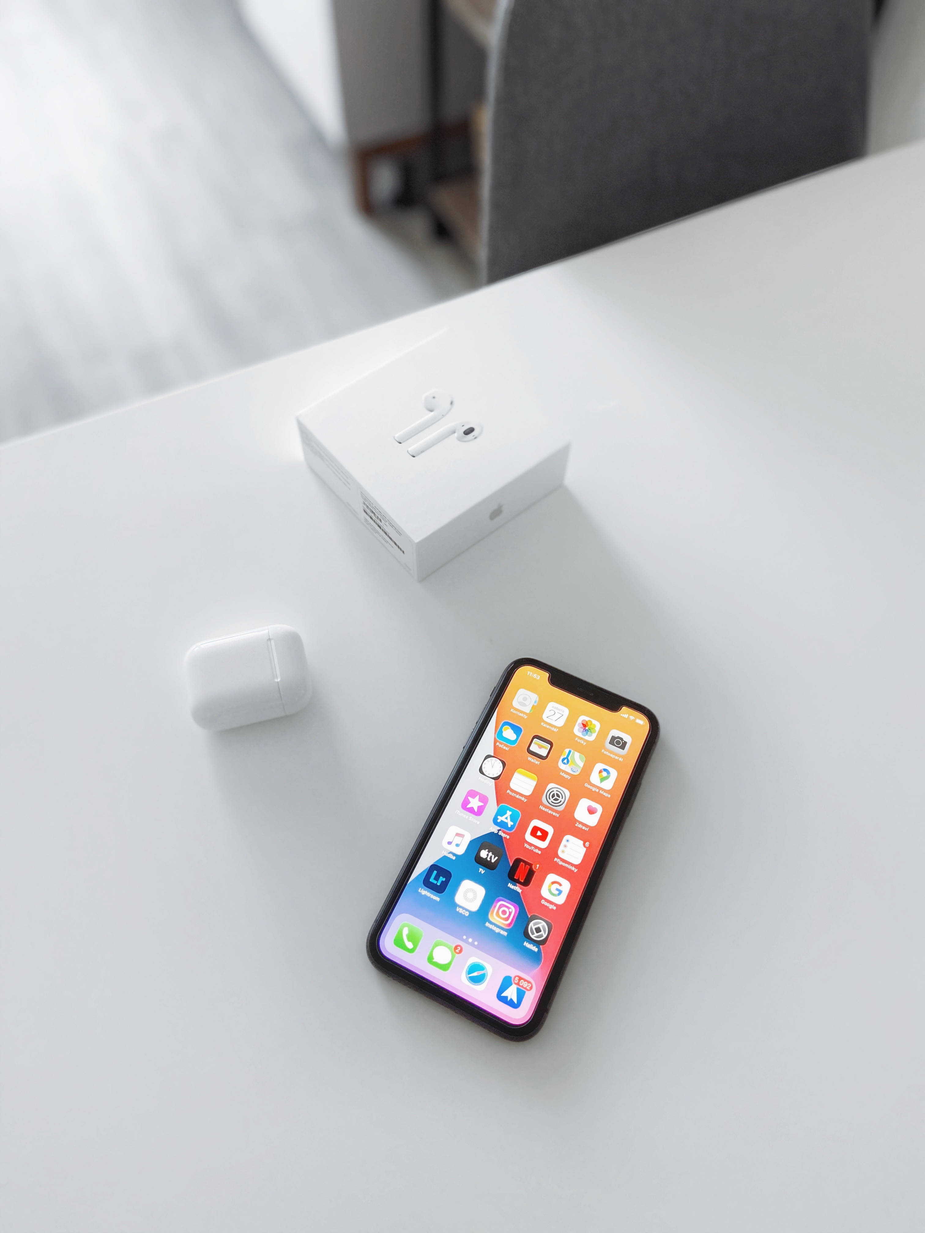 Гладки и Стилен iPhone 11 в Действие Тапет