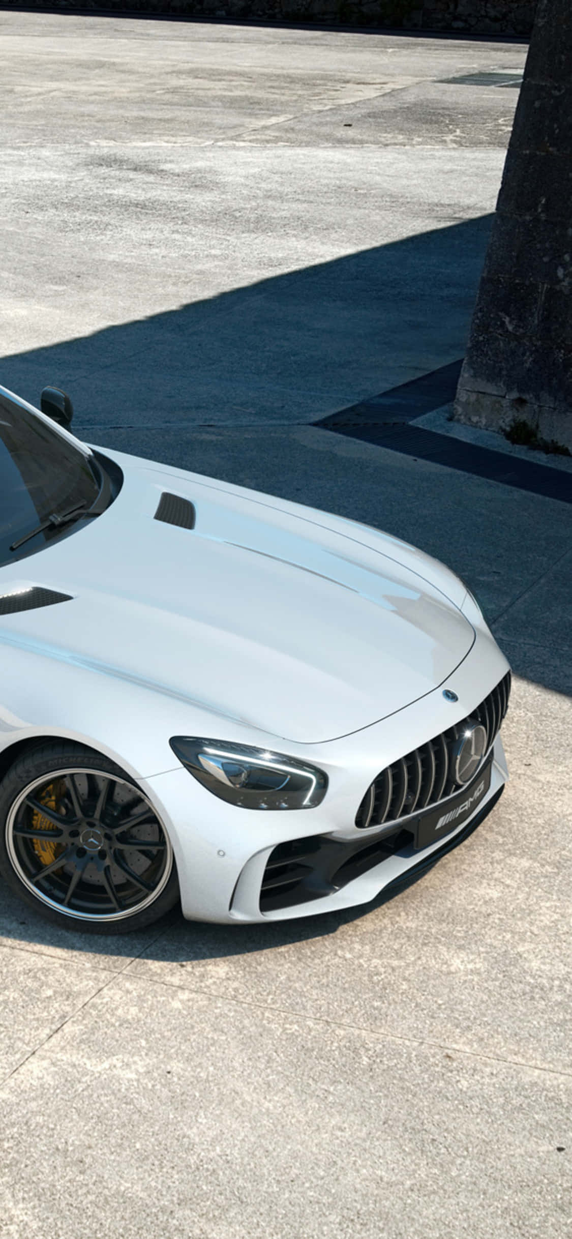 Горен преден изглед бял iPhone Xs Mercedes Amg фон Тапет