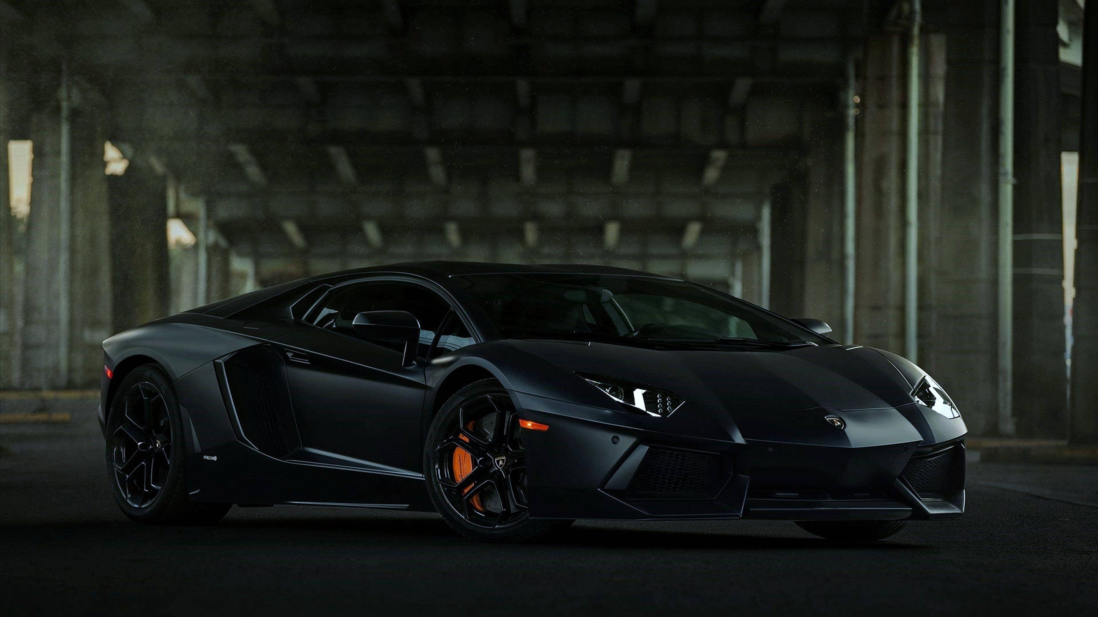 Готини луксозни коли: Черен Lamborghini Тапет
