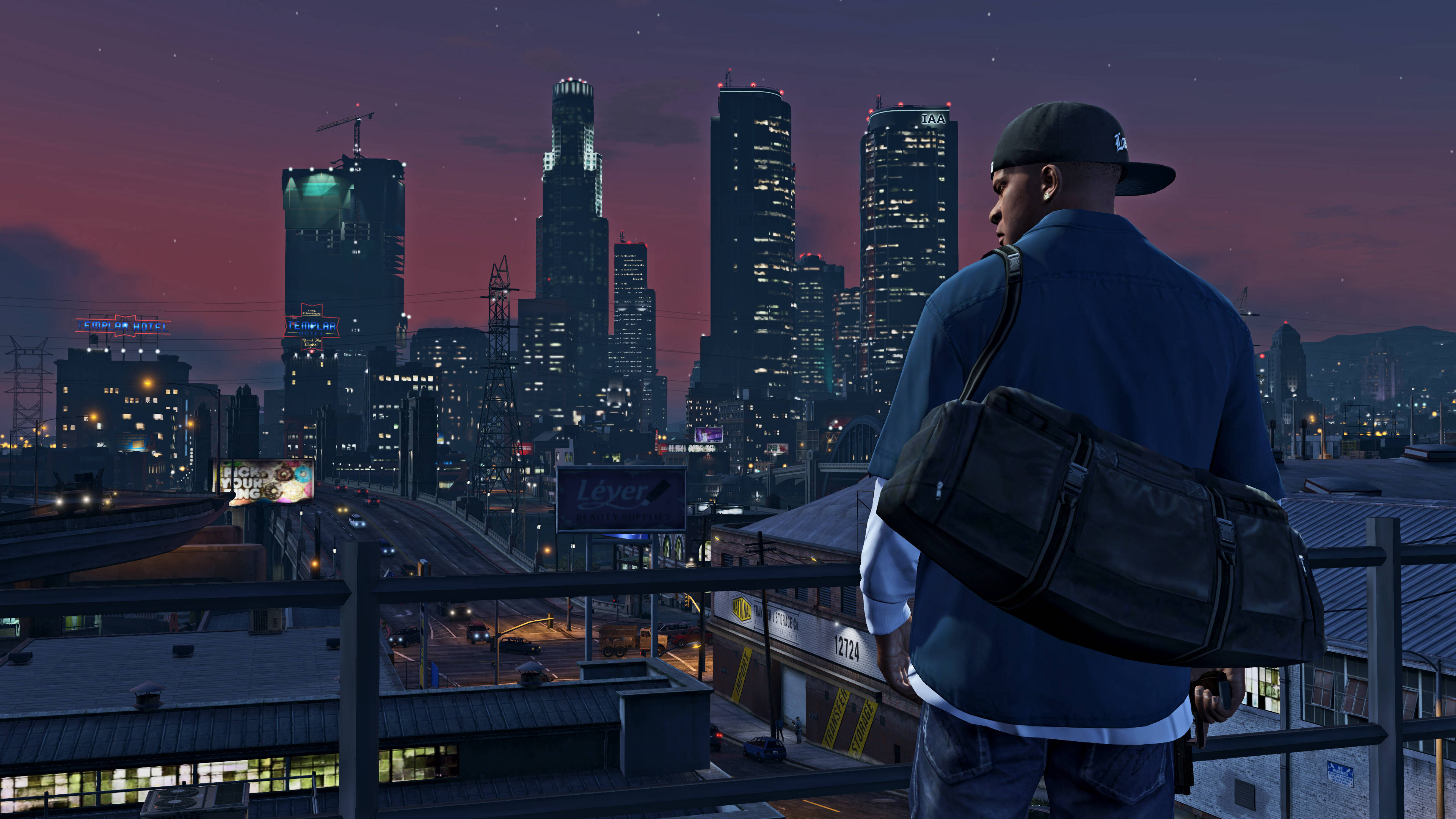 Готиният мъж от GTA с чанта Тапет