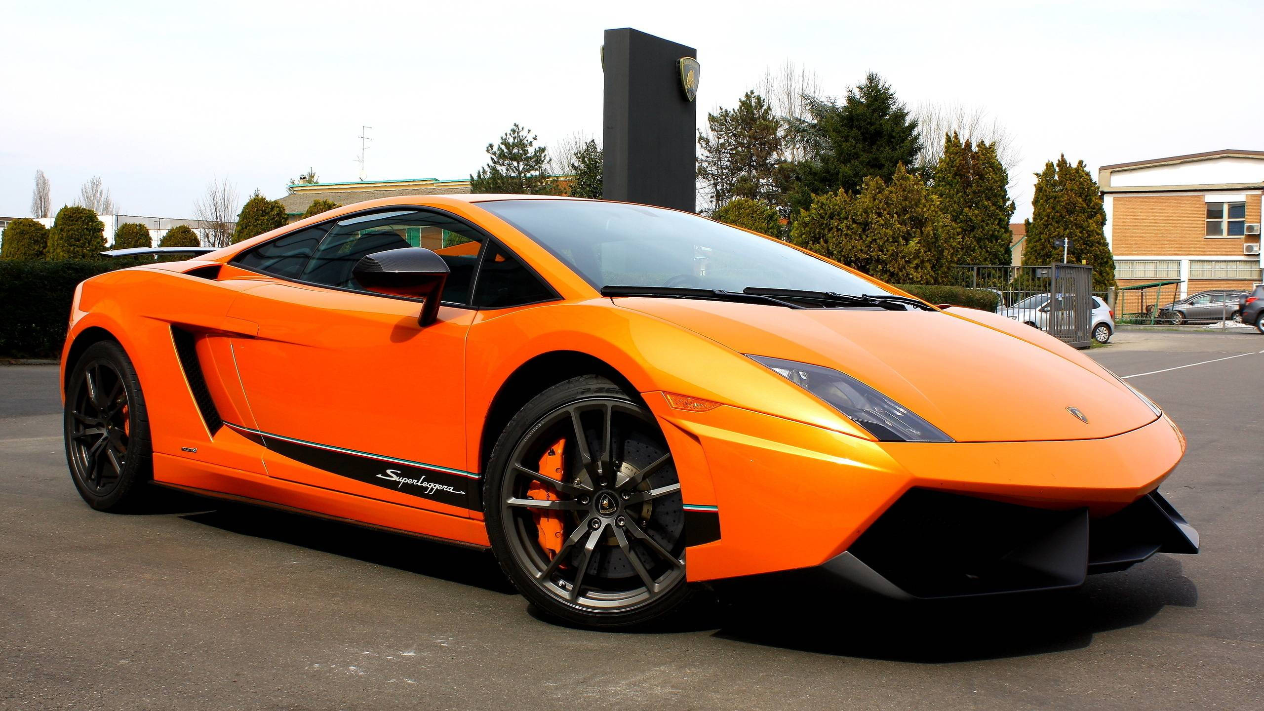 Готична кола Lamborghini Gallardo Тапет