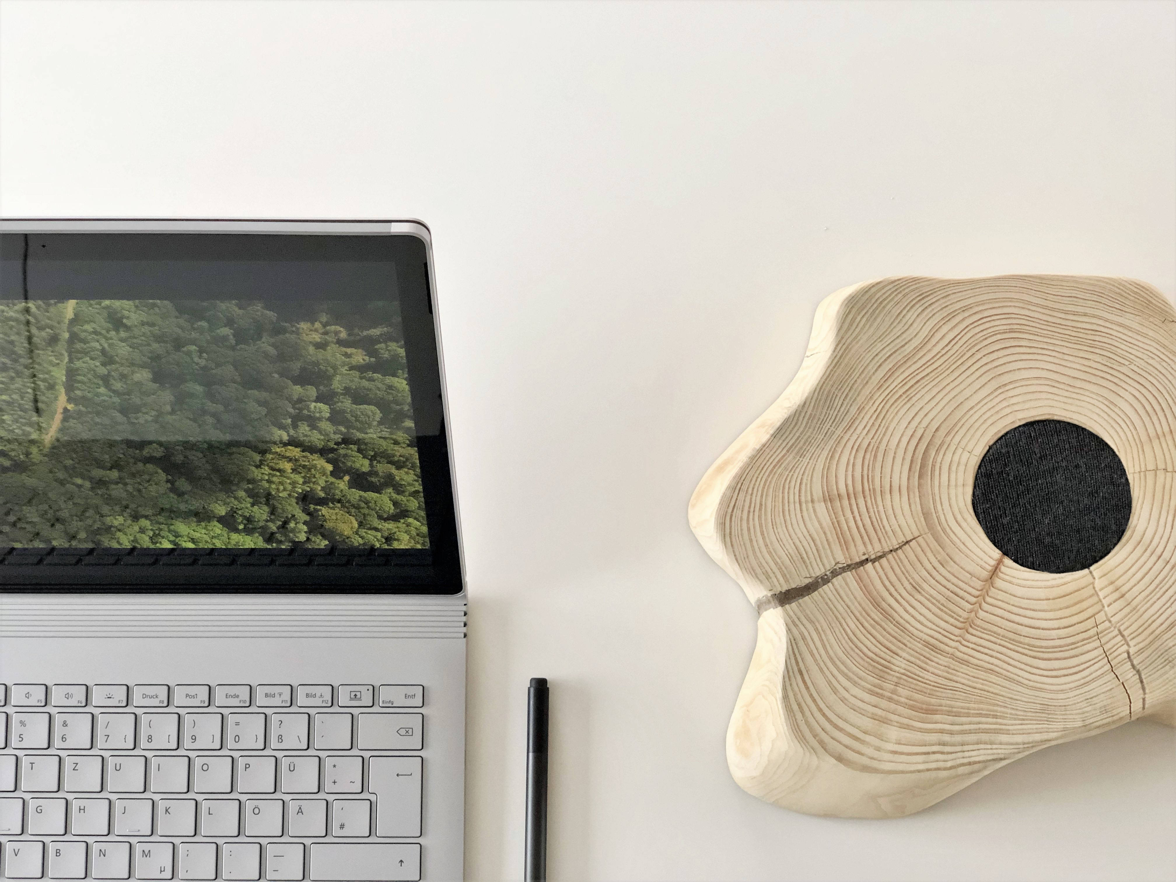 Елегантен и модерен Surface Book 3 Тапет