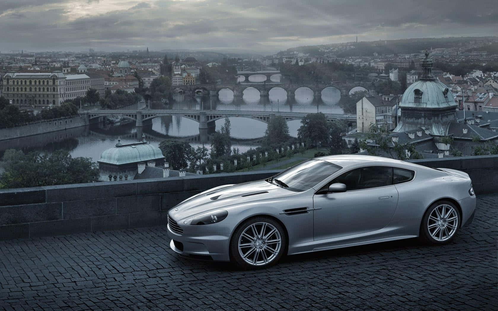 Елегантен и стилен екстериер на Aston Martin DB9 Тапет