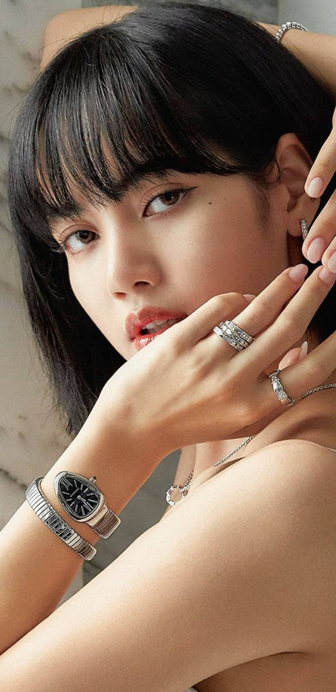 Елегантна BVLGARI Lisa Blackpink HD Тапет