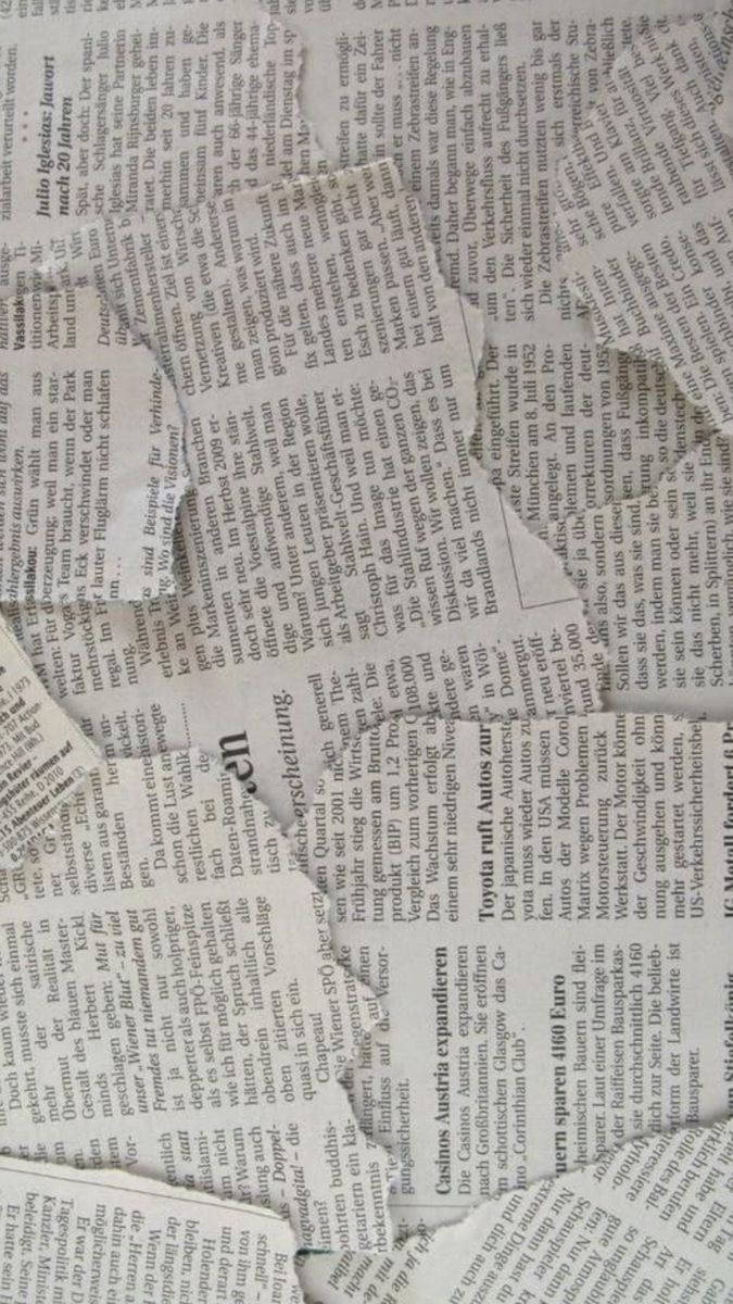 Естетика на вестник с разкъсани парчета портрет Тапет