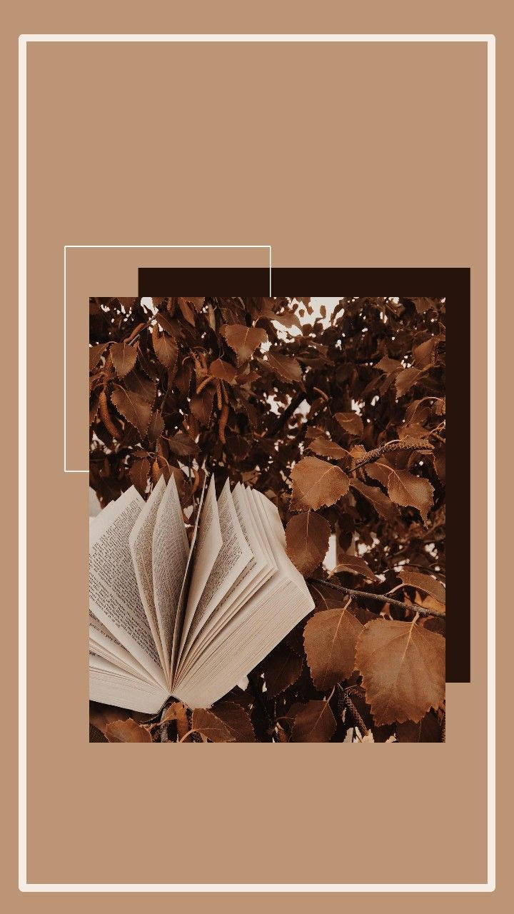 Естетични кафяви листа и книга Тапет