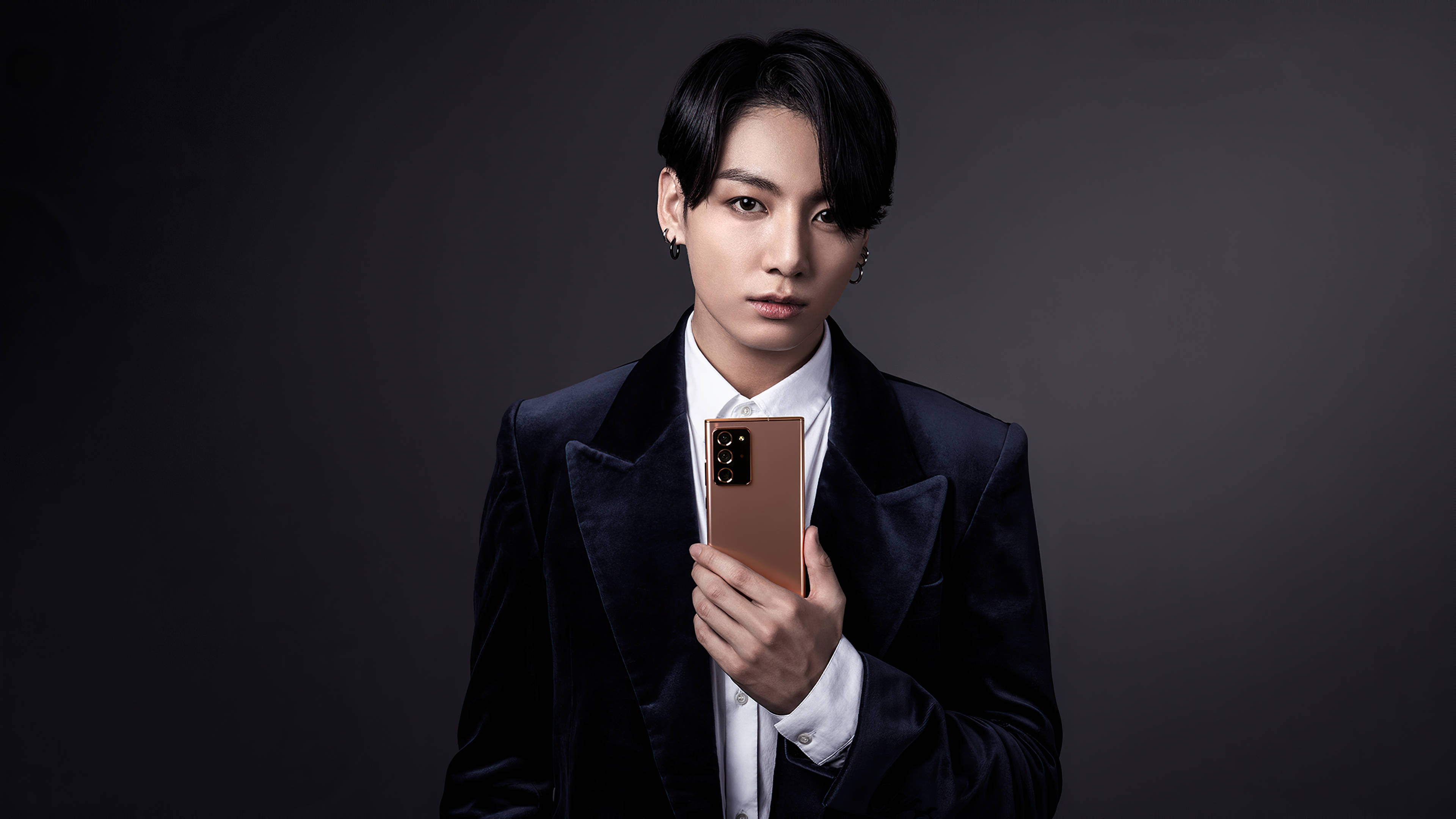 Естетично моделиране на телефон от Джунгук от BTS Тапет