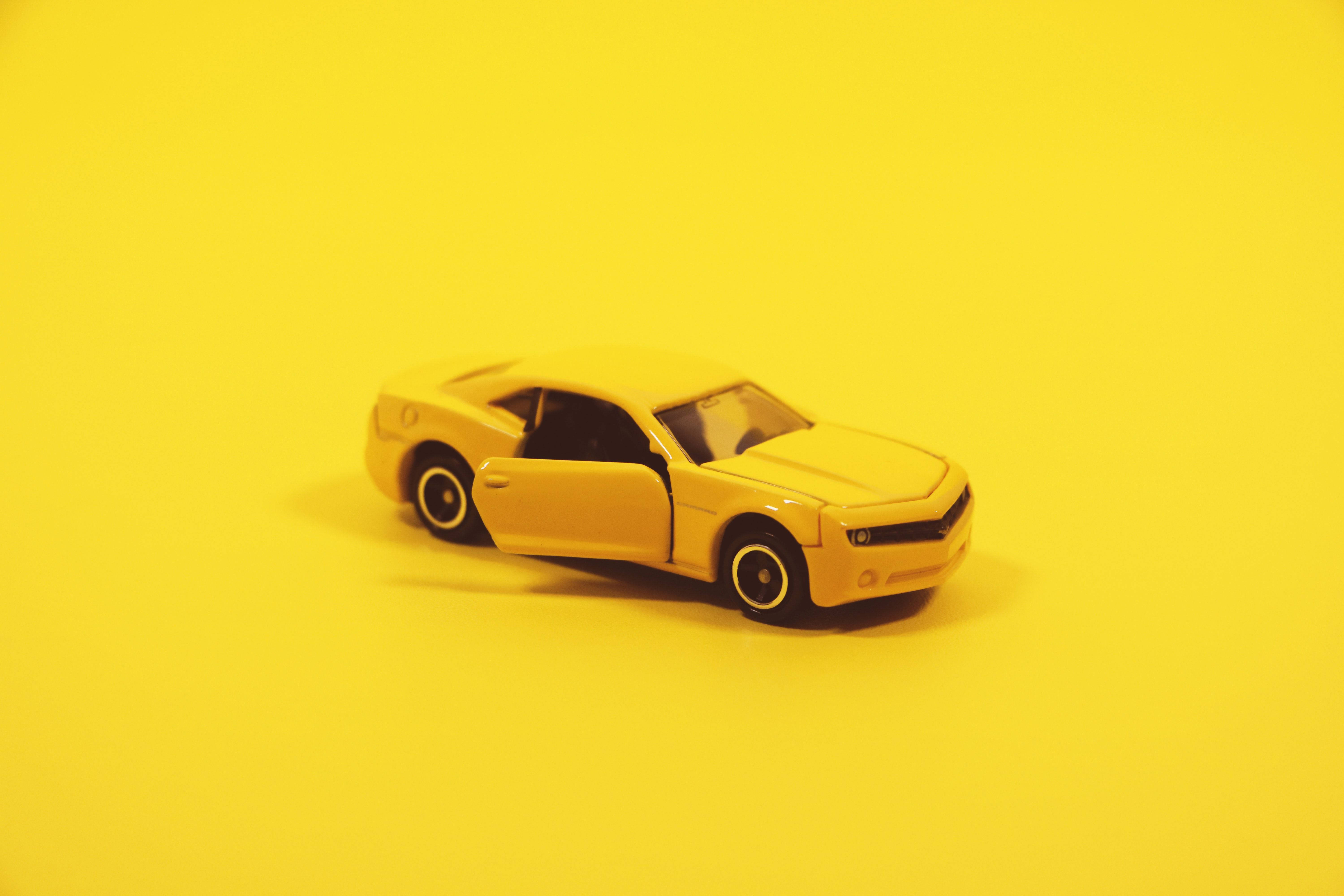 Жълт HD Chevrolet Camaro Тапет