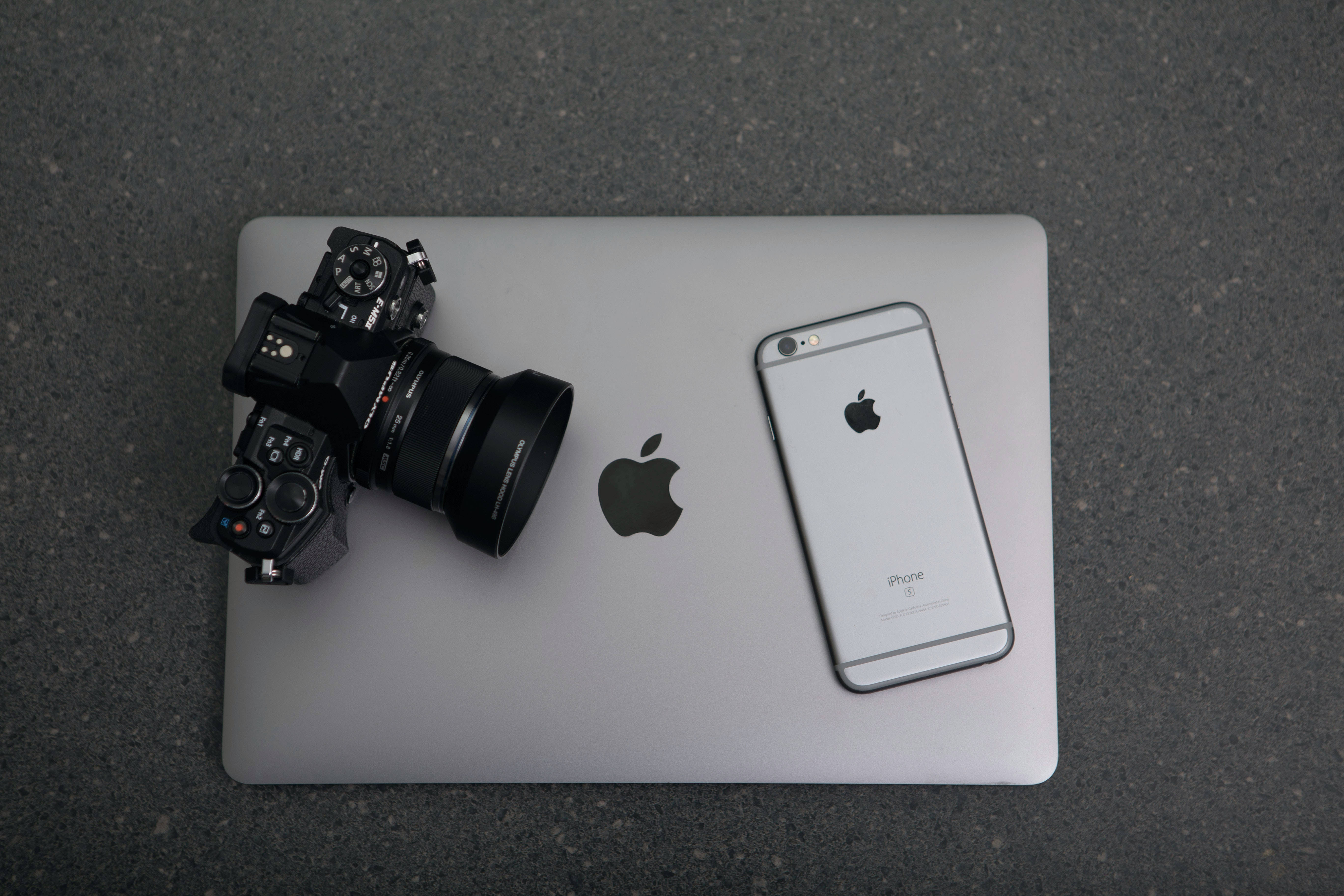 Завладяващ естетичен фон за Mac десктоп Тапет