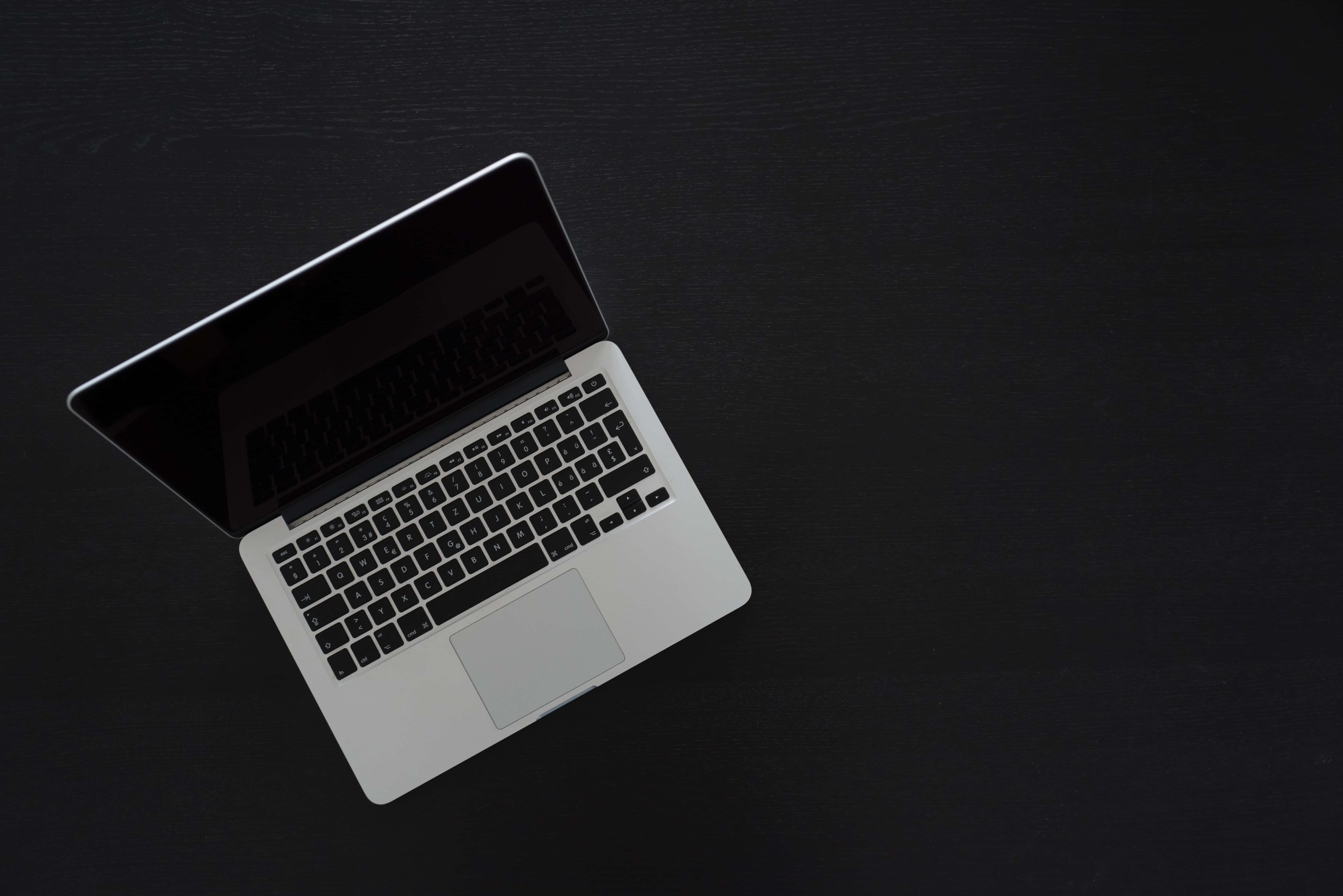 Завладяваща естетична настройка на MacBook Тапет