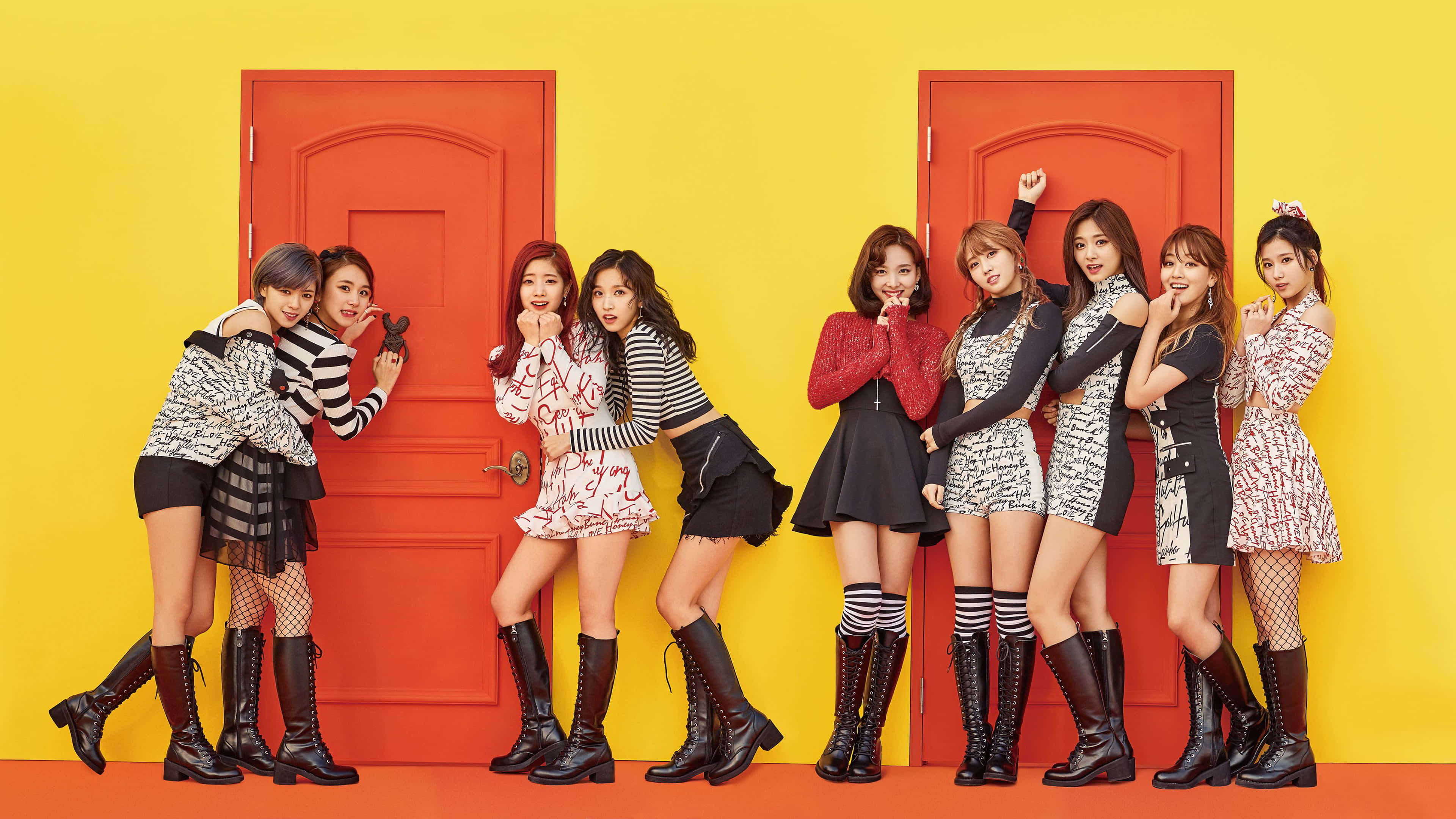 Завладяващи моменти с K-pop групата Twice Тапет