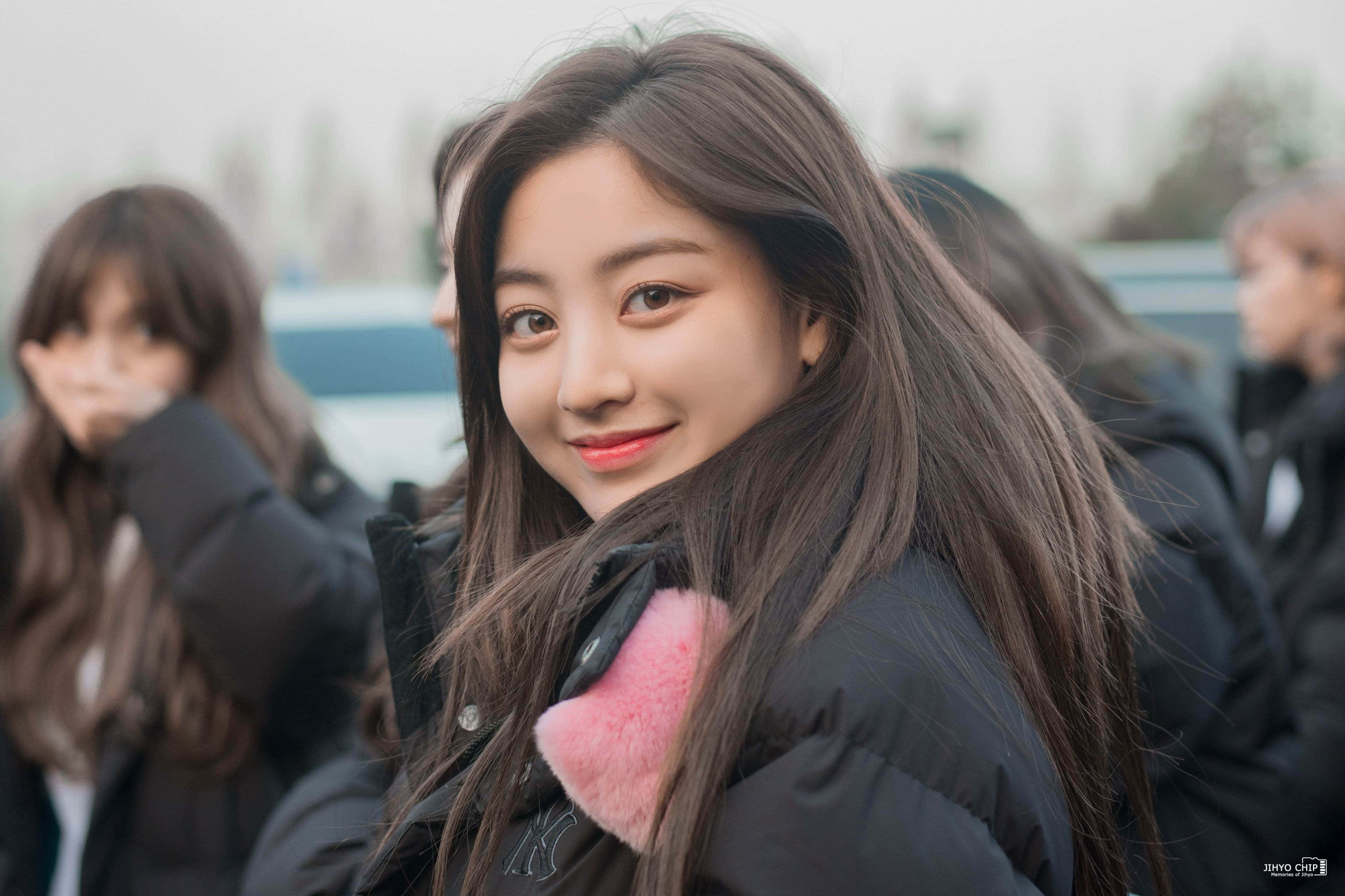 Зашеметяваща групова снимка на TWICE Тапет