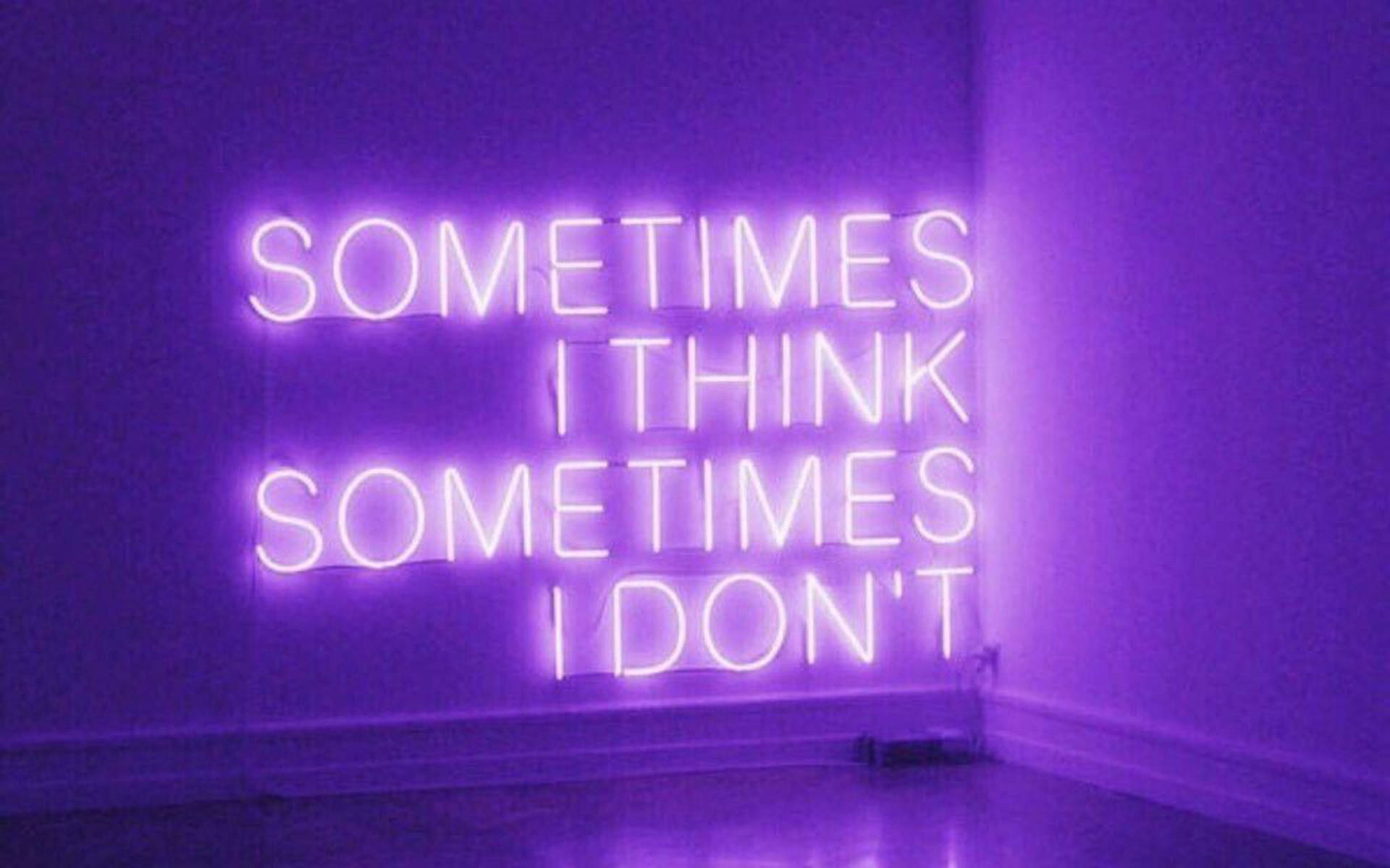 Зашеметяваща неонова лилава градска естетика Тапет