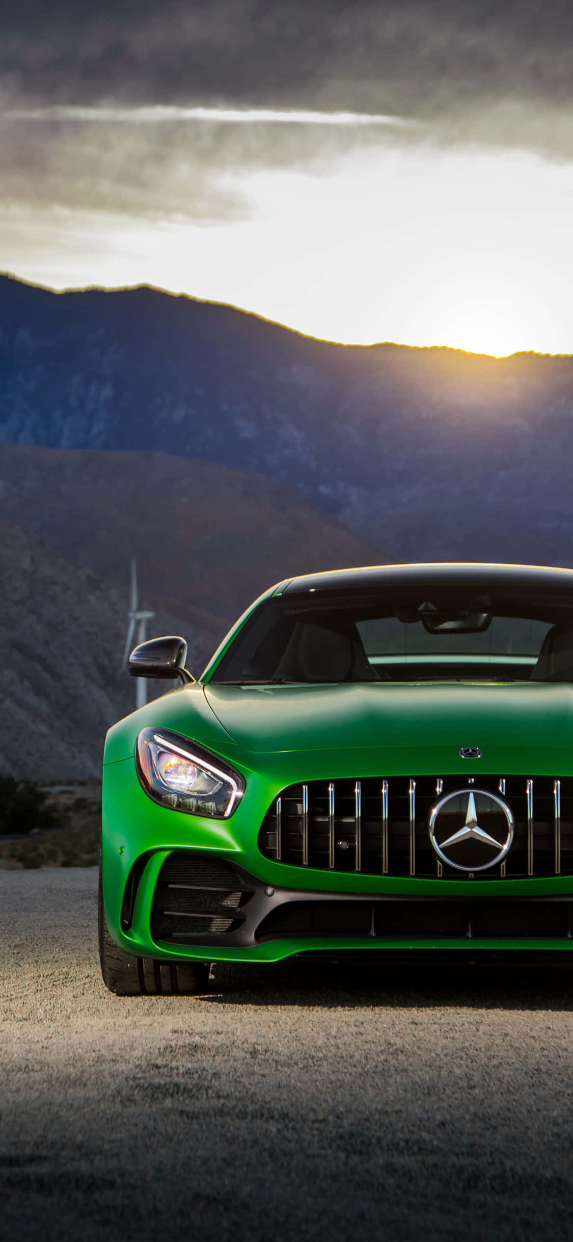 Зелен фон за iPhone Xs Mercedes Amg GT R 2018 Тапет