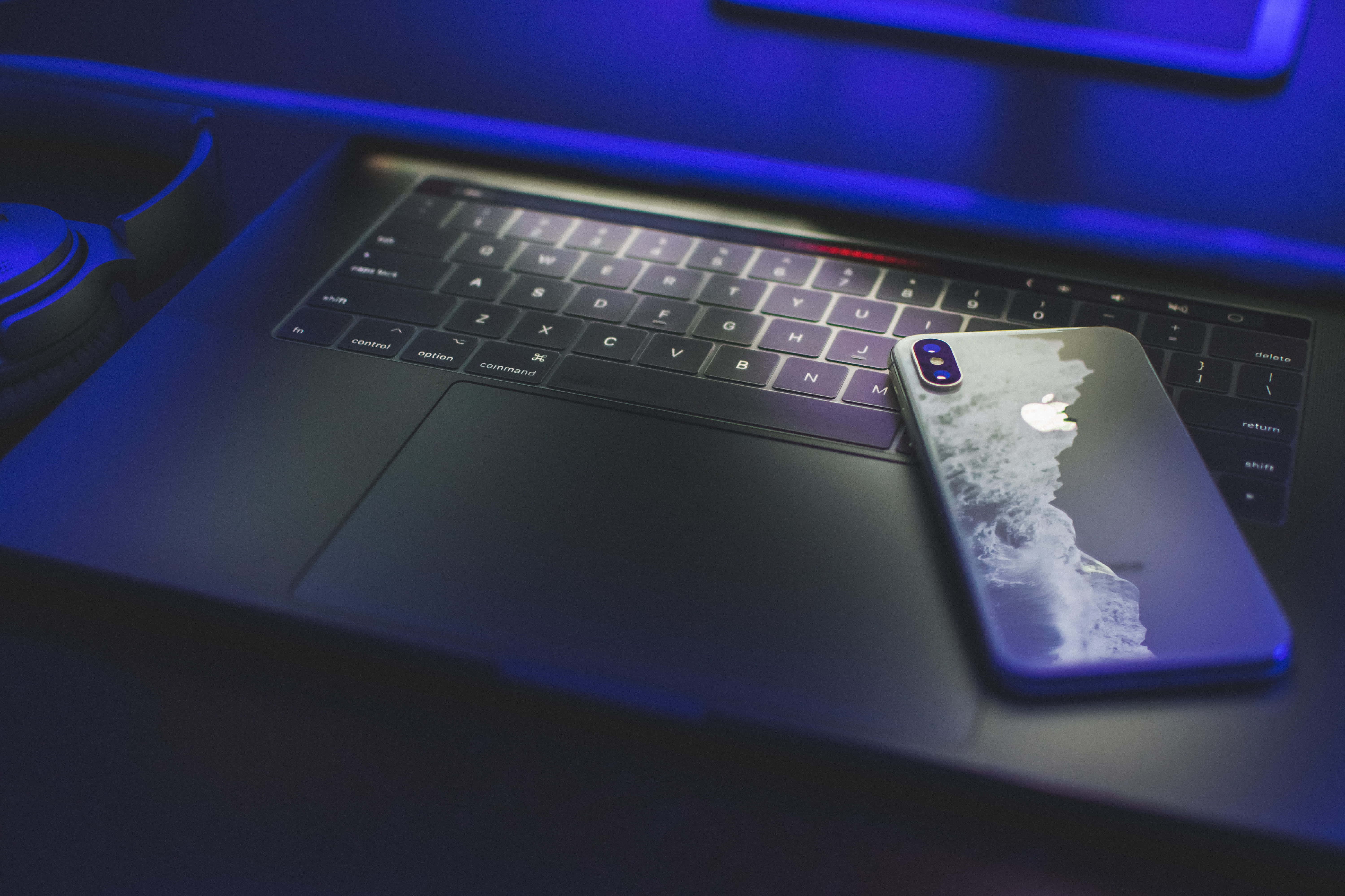 Идеалната комбинация от елегантност и мощност – естетичният Macbook! Тапет