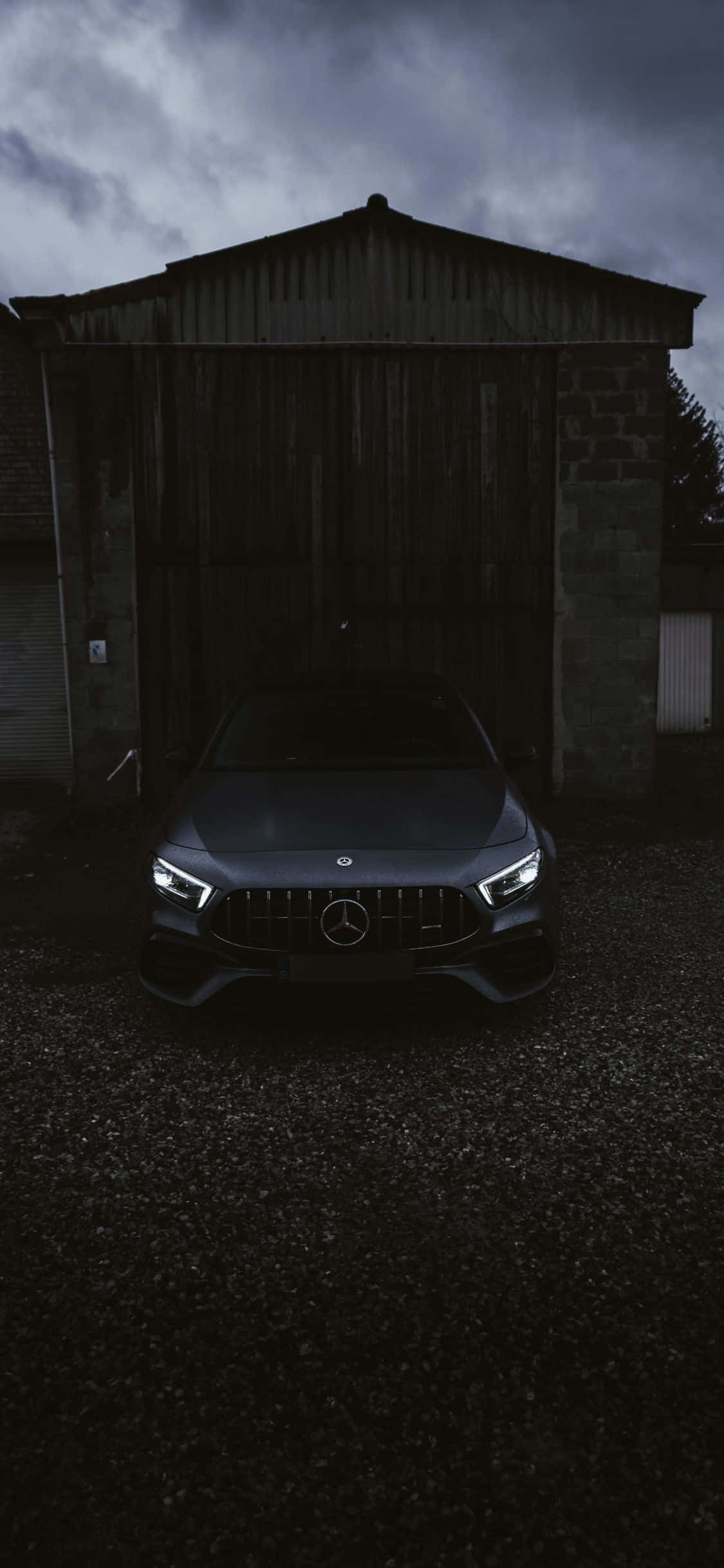 Преден изглед черен iPhone Xs Mercedes Amg фон Тапет