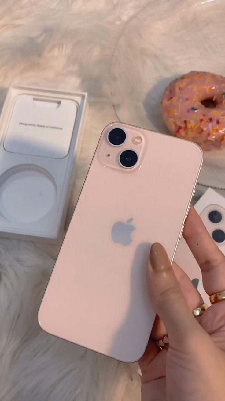 Изживейте най-новите технологии с емблематичния iPhone 12 Тапет
