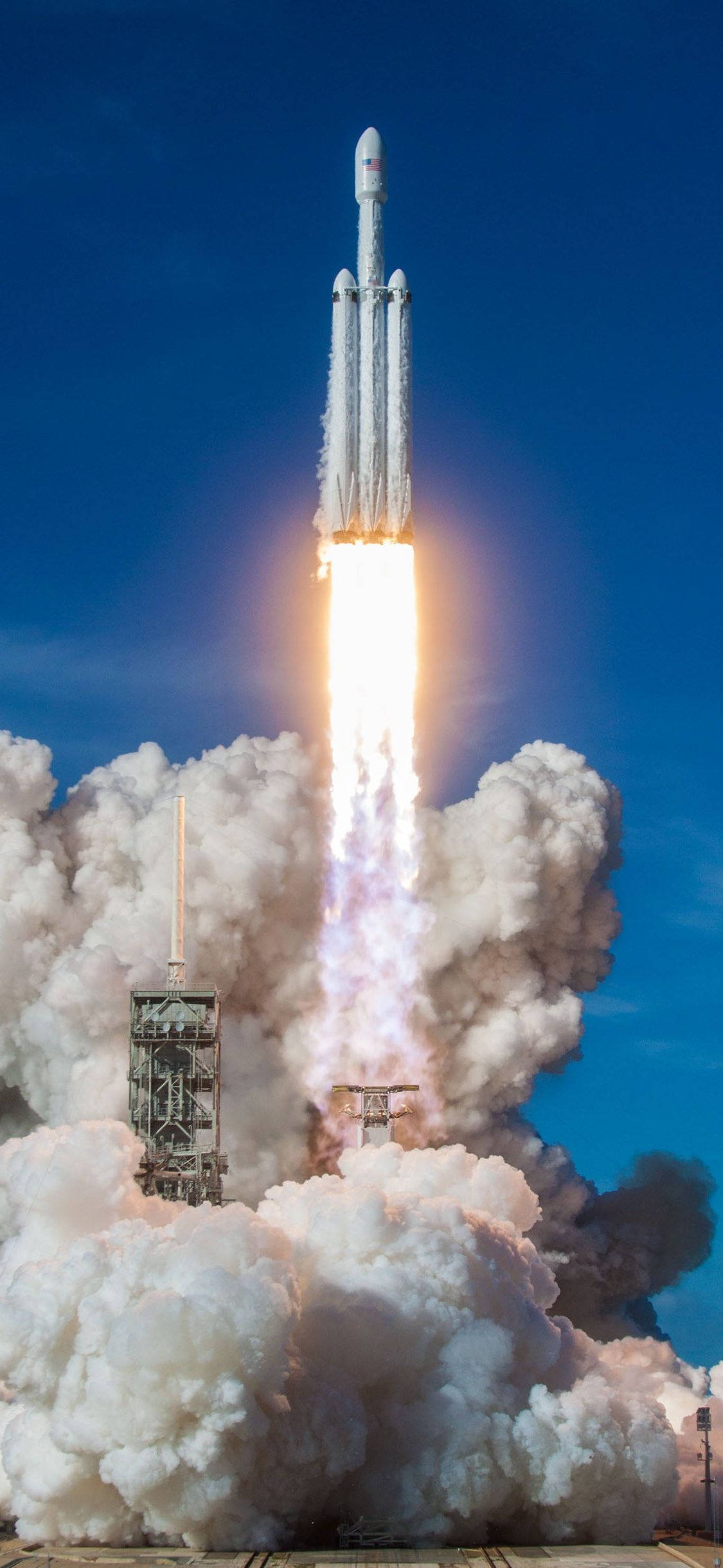 Изстрелване на SpaceX Falcon Heavy Тапет