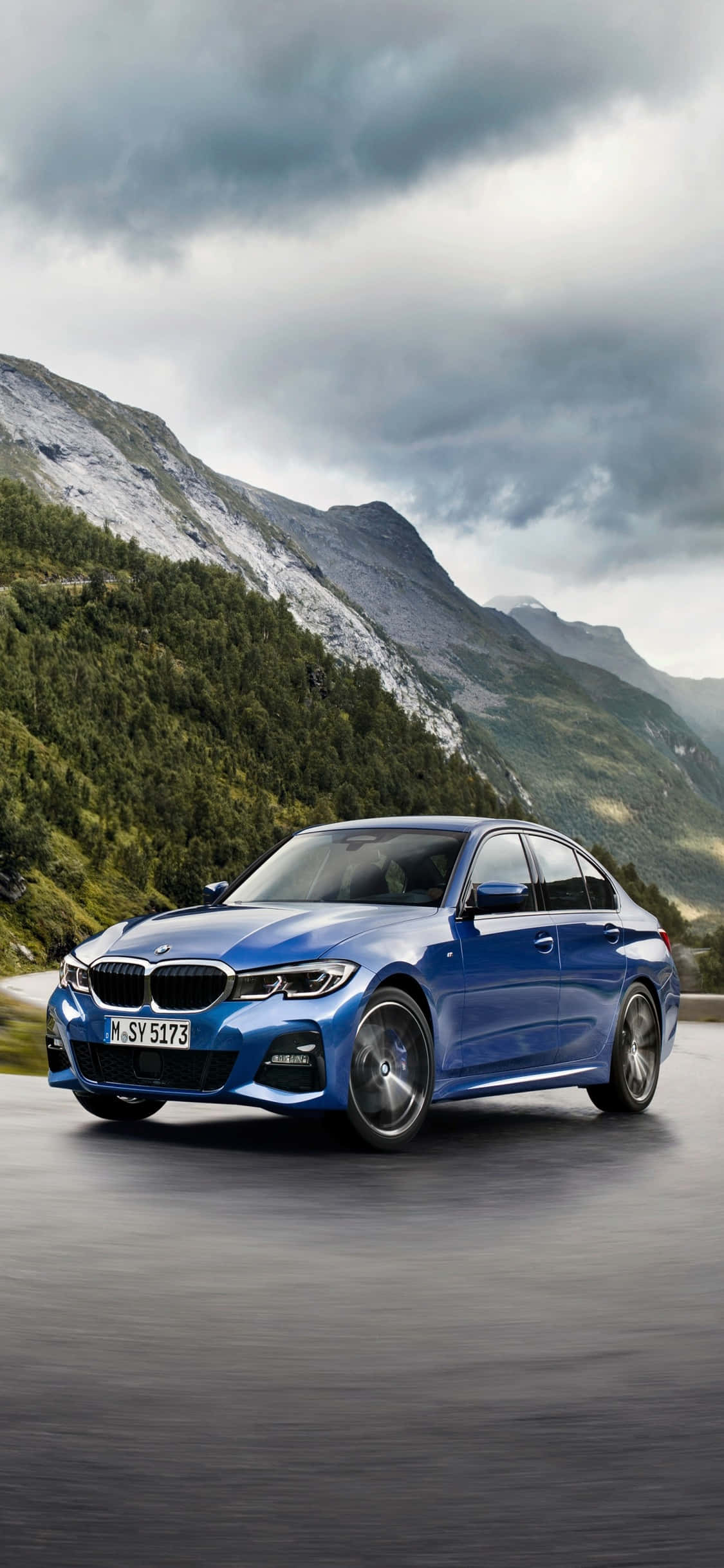 Луксозен BMW в дланта на ръката ти Тапет