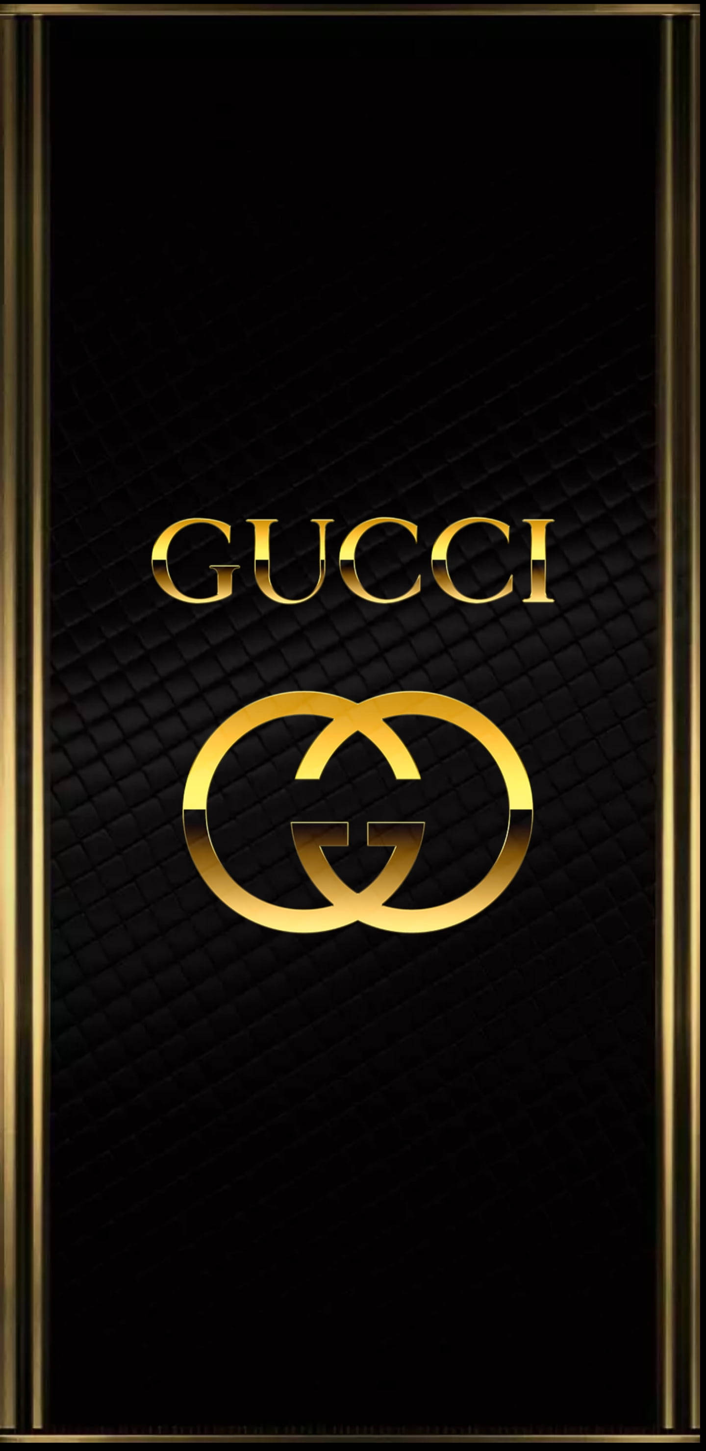 Луксозен iPhone 12 Pro Max Gold с лого на Gucci Тапет