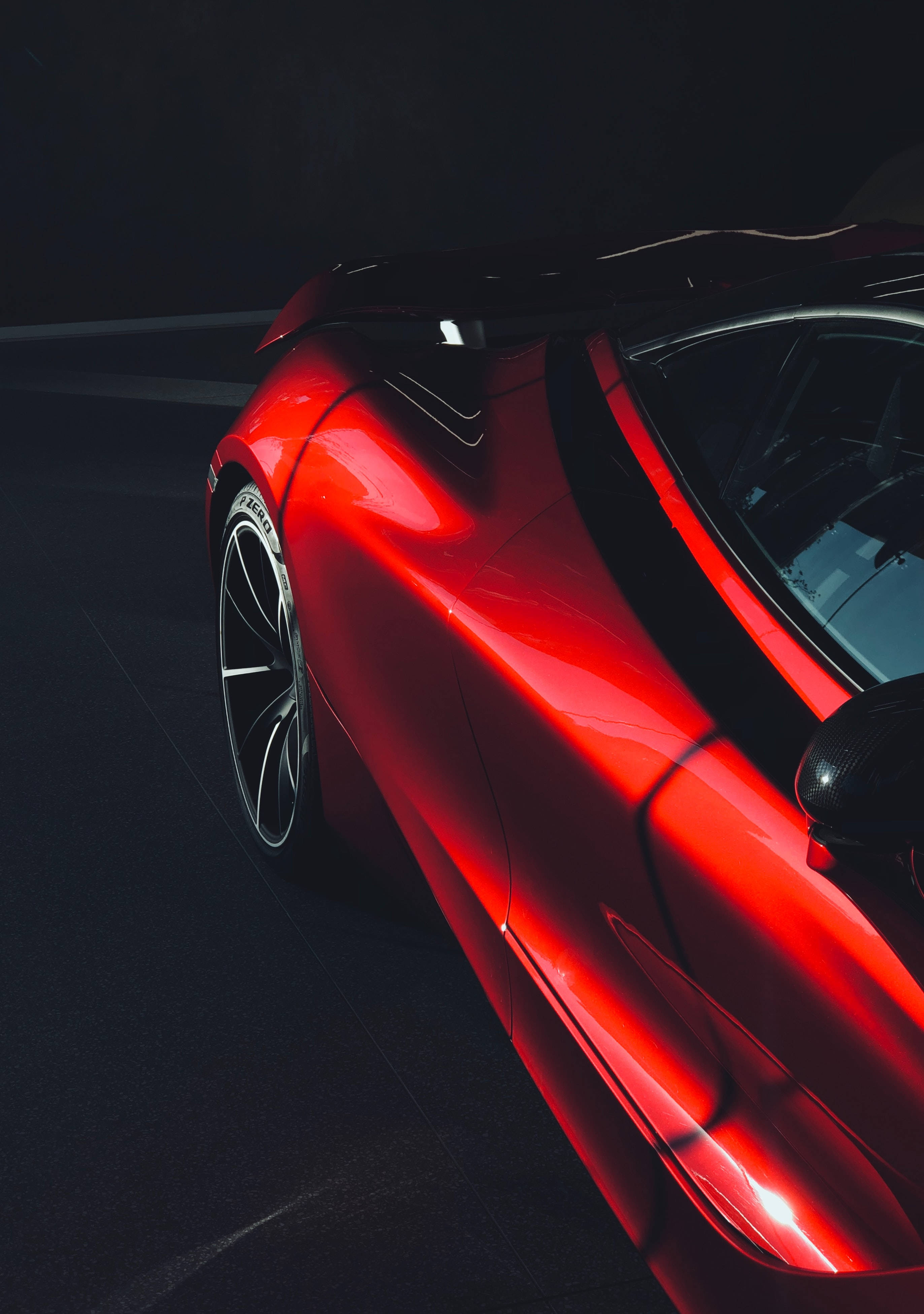 Отрезок на червен McLaren 720s Тапет