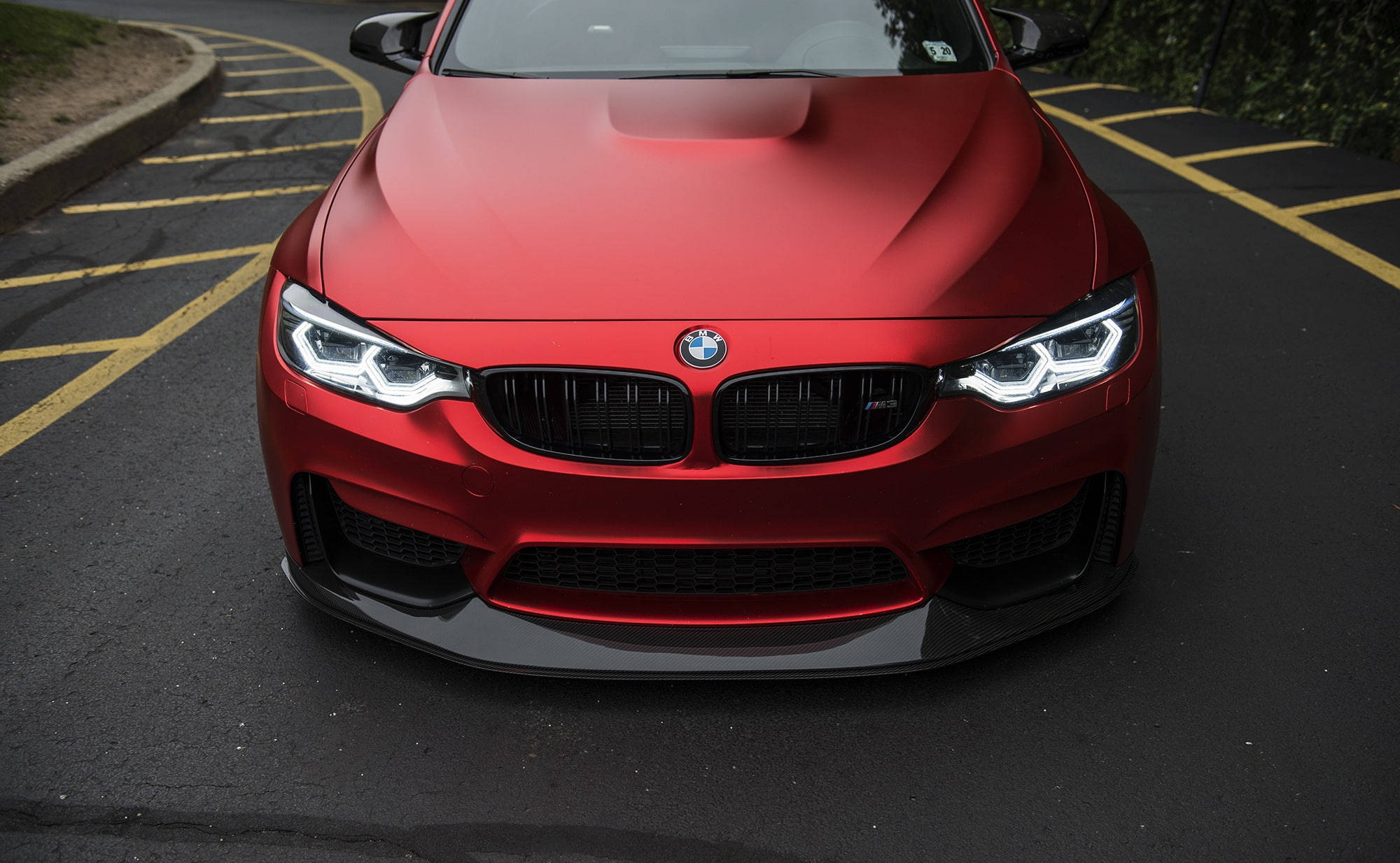 Матово червено M3 BMW за лаптоп Тапет