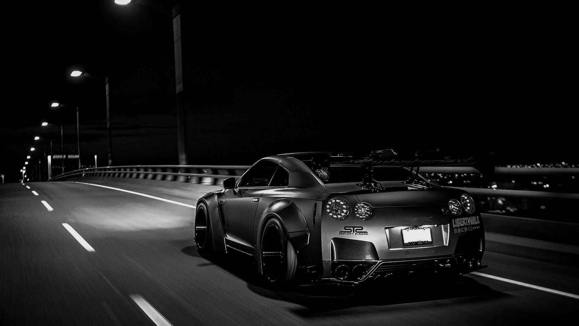 Монохромен автомобил Nissan GTR Тапет