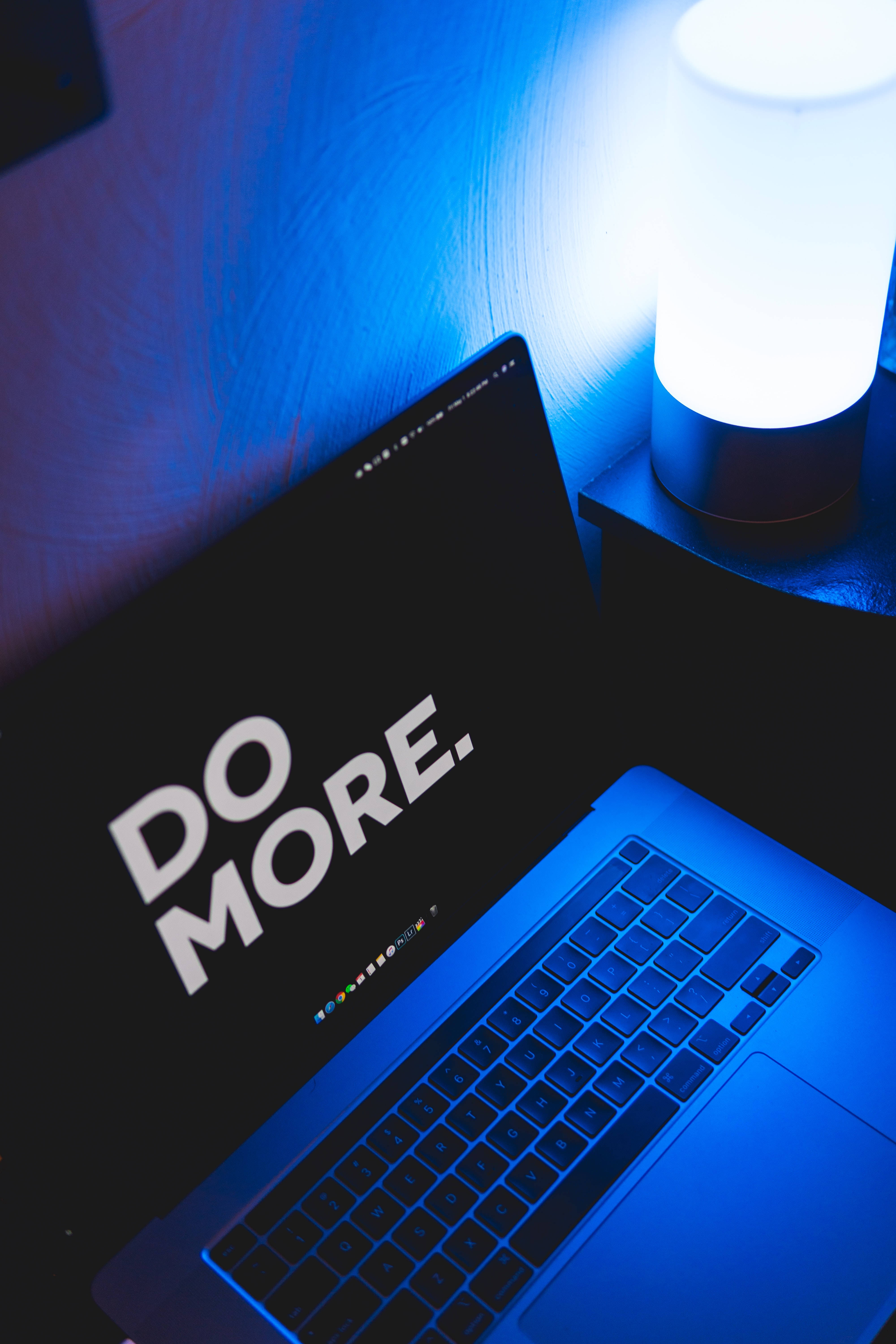 Мотивационни думи на екрана на MacBook Тапет