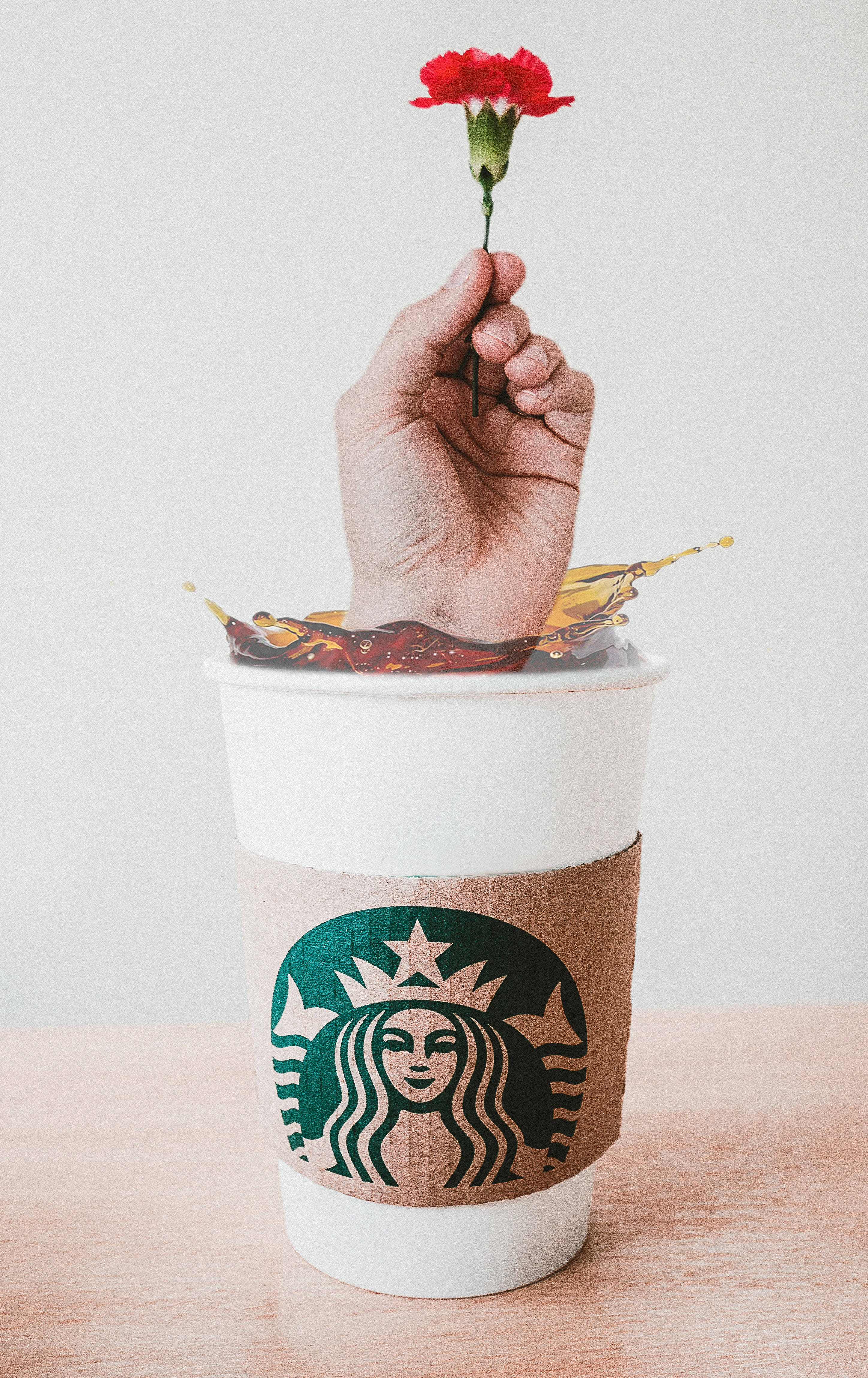 Надпис: Обогатяване на кафеното изживяние със Starbucks на iPhone Тапет