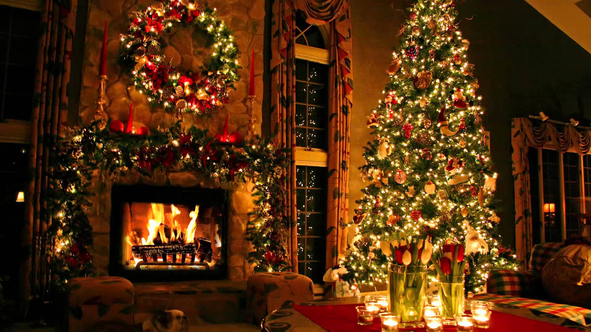 Тапет с коледно дърво до камината. — Коледна анимация Тапет