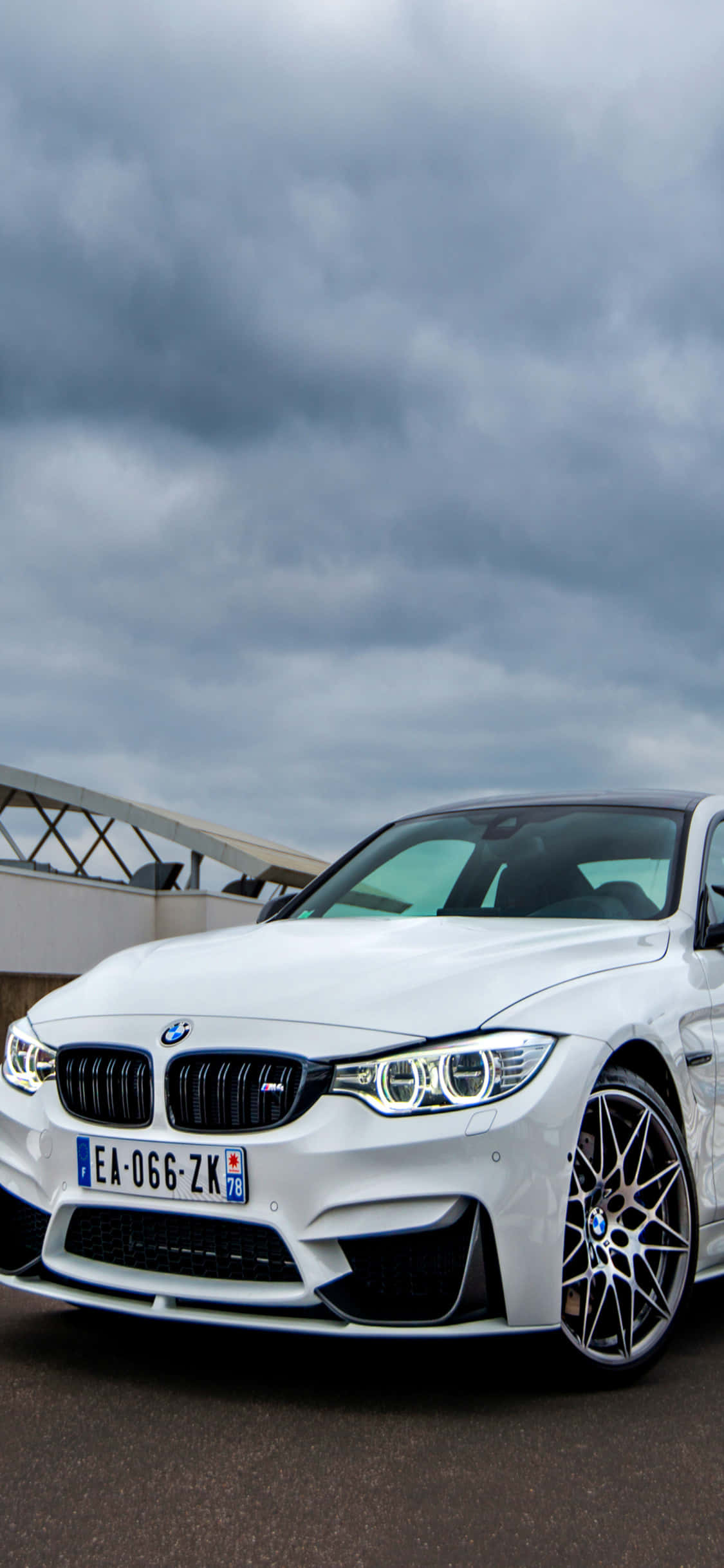 Наслаждайс силата на новия iPhone X и BMW. Тапет