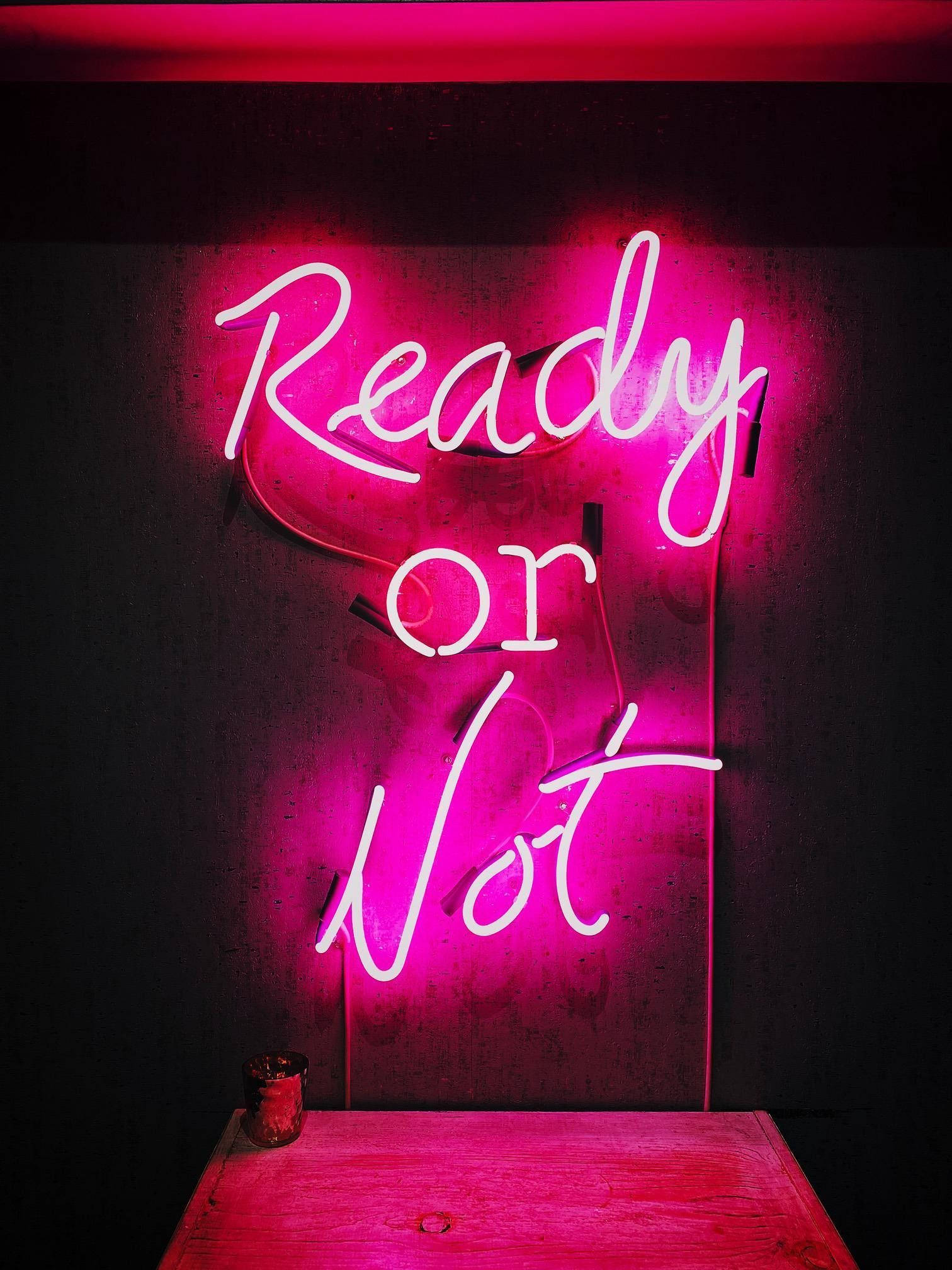 Неонова розова табела Ready Or Not Тапет
