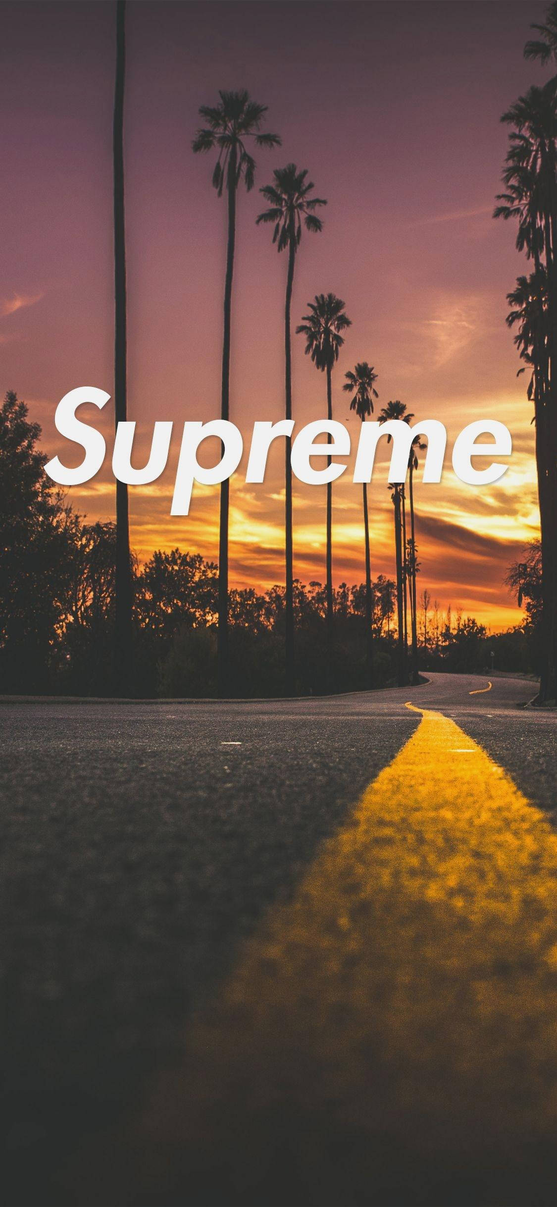 Оранжев логотип Supreme на път Тапет