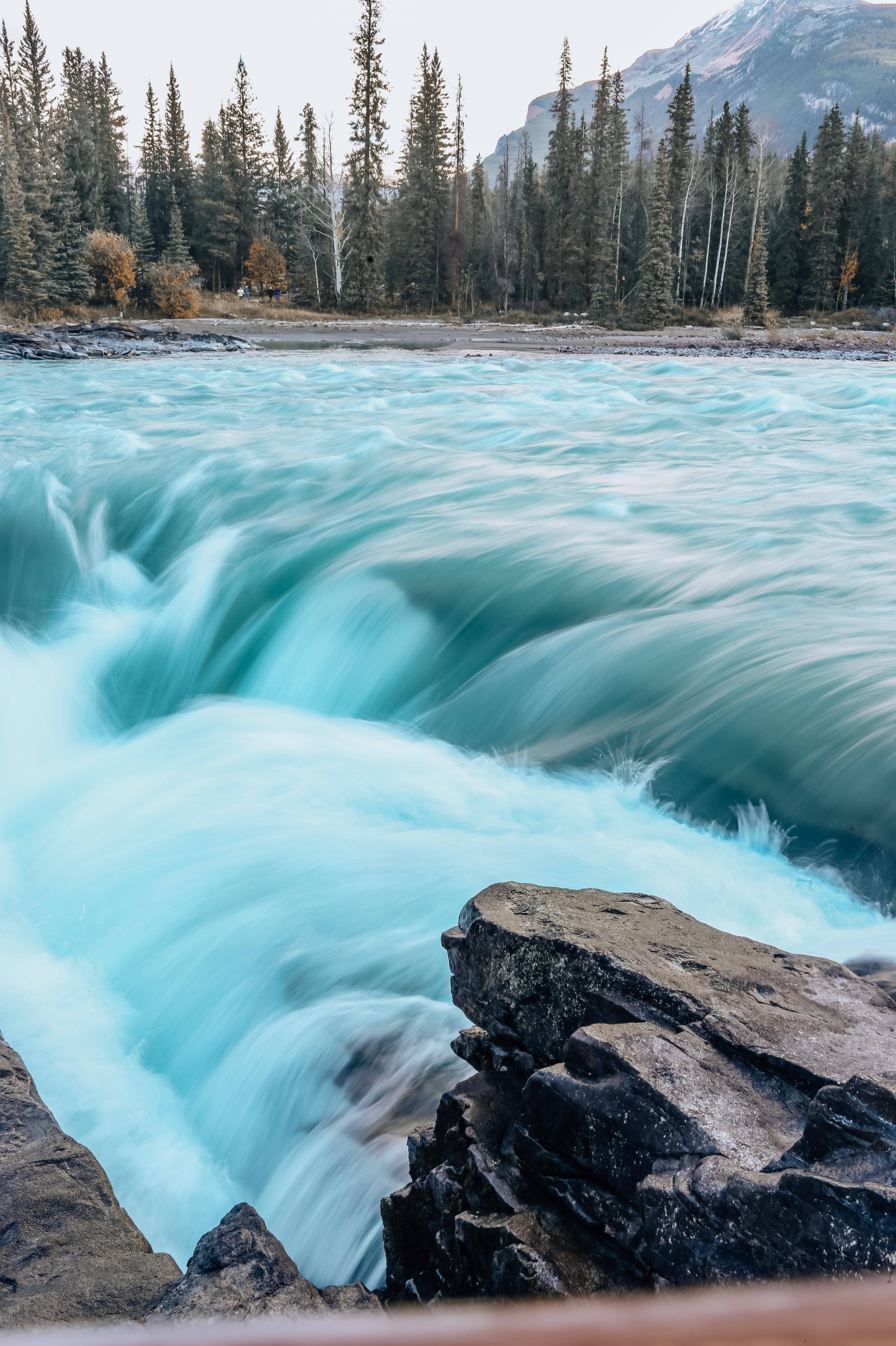 Падаща вода от водопада Атабаска Тапет