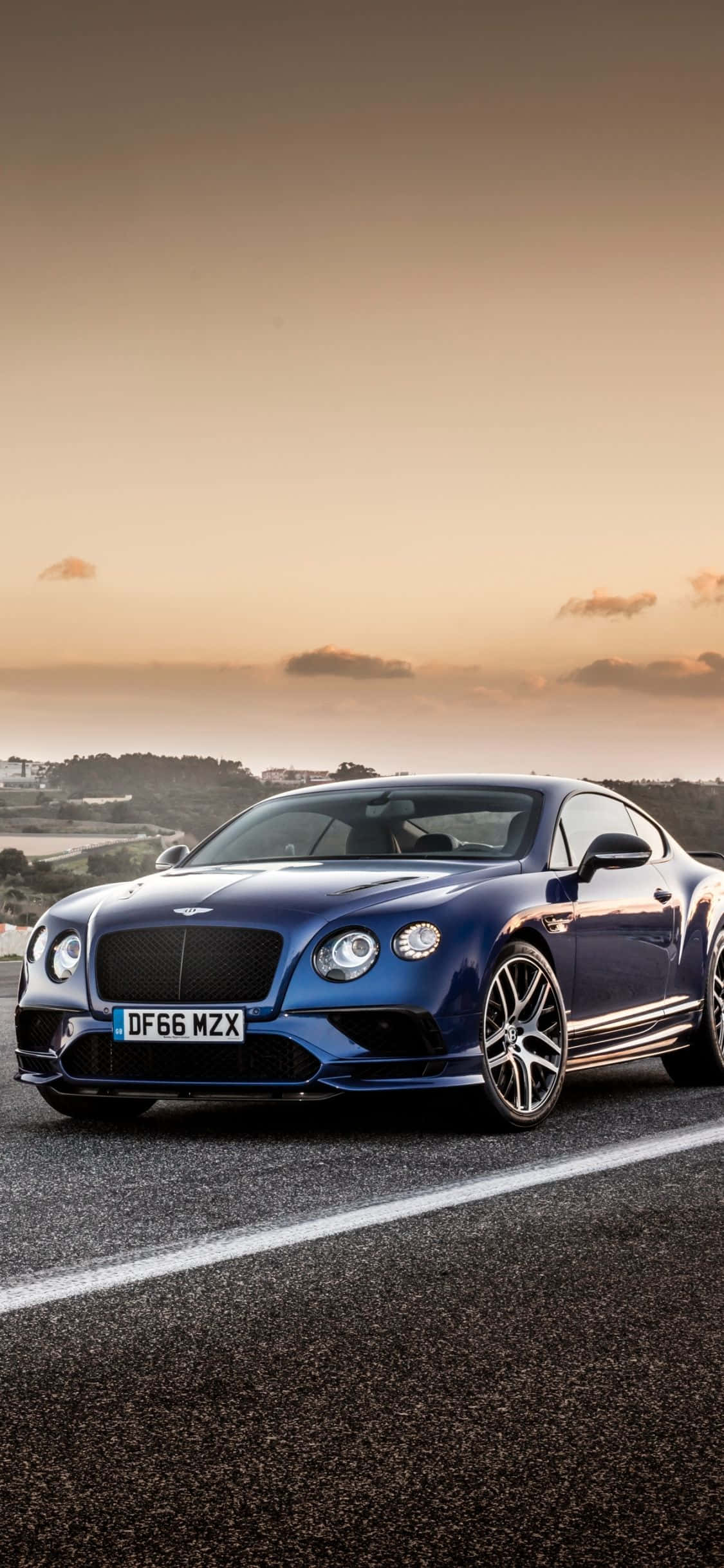 Паркиран син Bentley iPhone Тапет