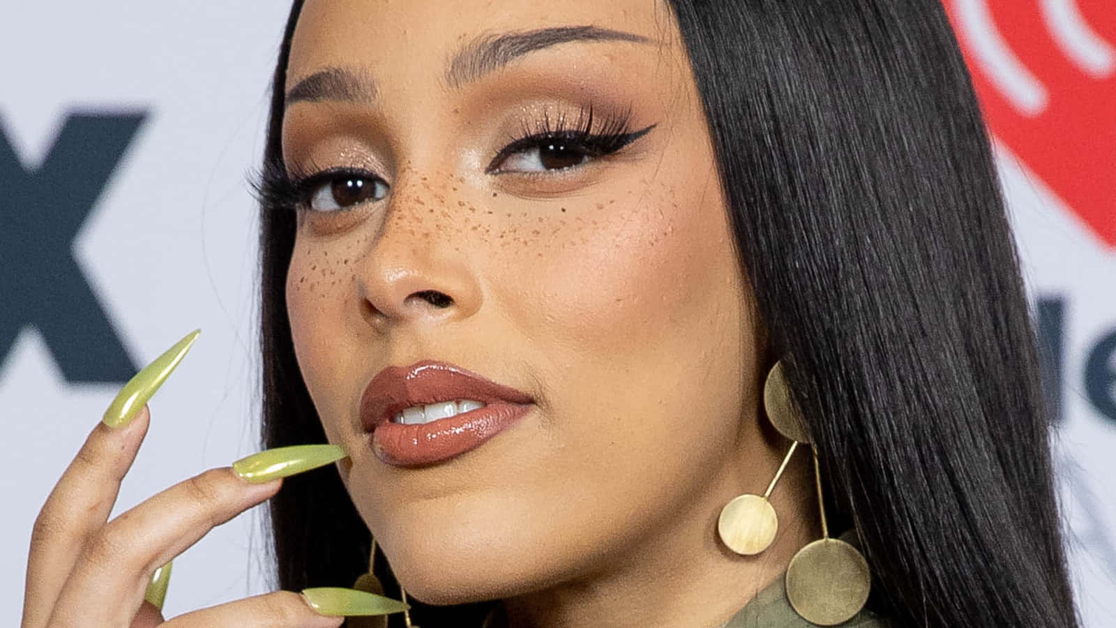 Певицата и текстописка Doja Cat Тапет