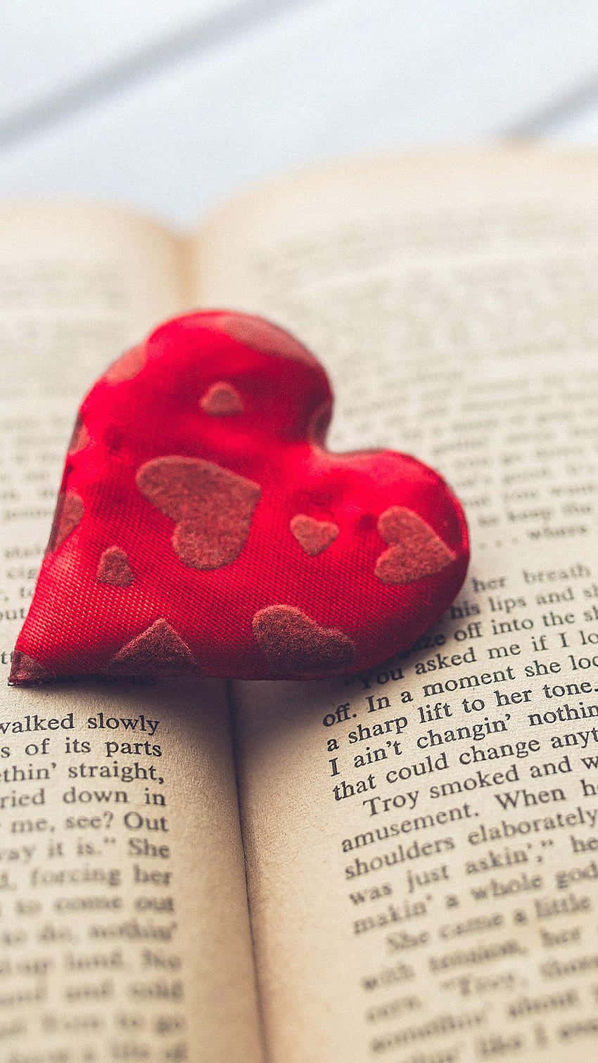 Празнувайте любовта, като пазите сърцето си ❤️ Тапет